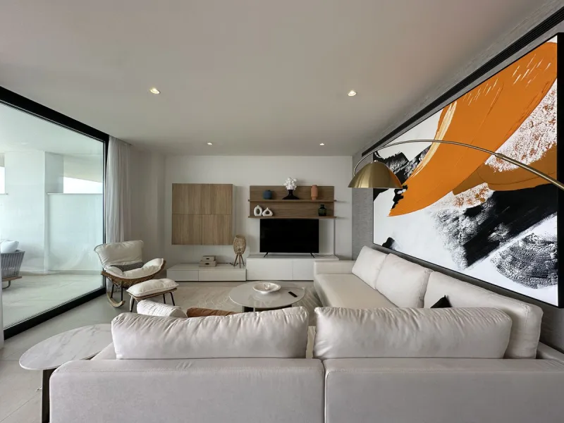Modern South-Facing Ground Floor Apartment with Private Garden in Higuerón West