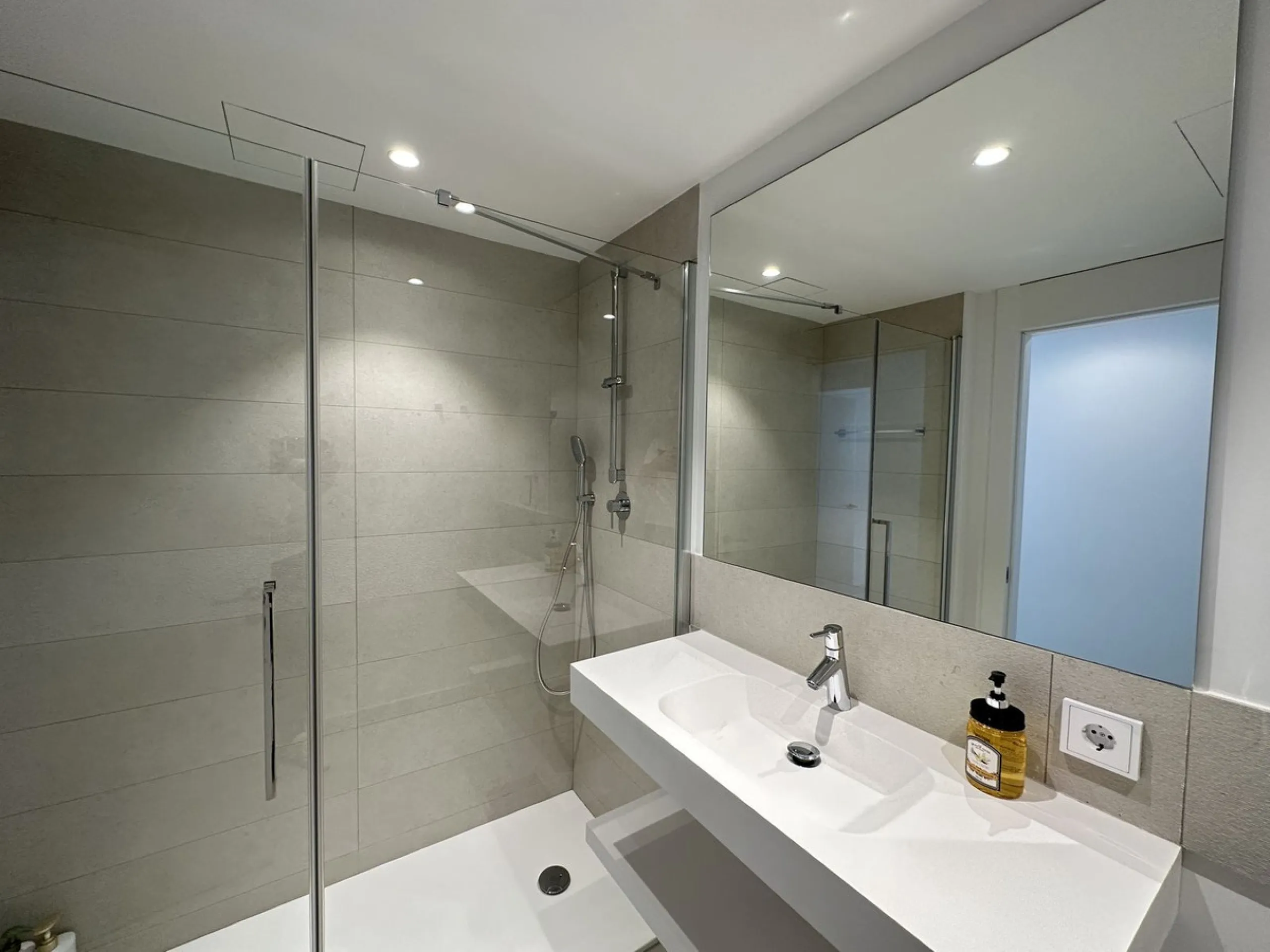 Apartment - Ground Floor Apartment в продаже в Benalmadena, Málaga. В доме 2 спален и 2 ванных комнат. Площадь дома 110 м². Площадь участка 30 м²
