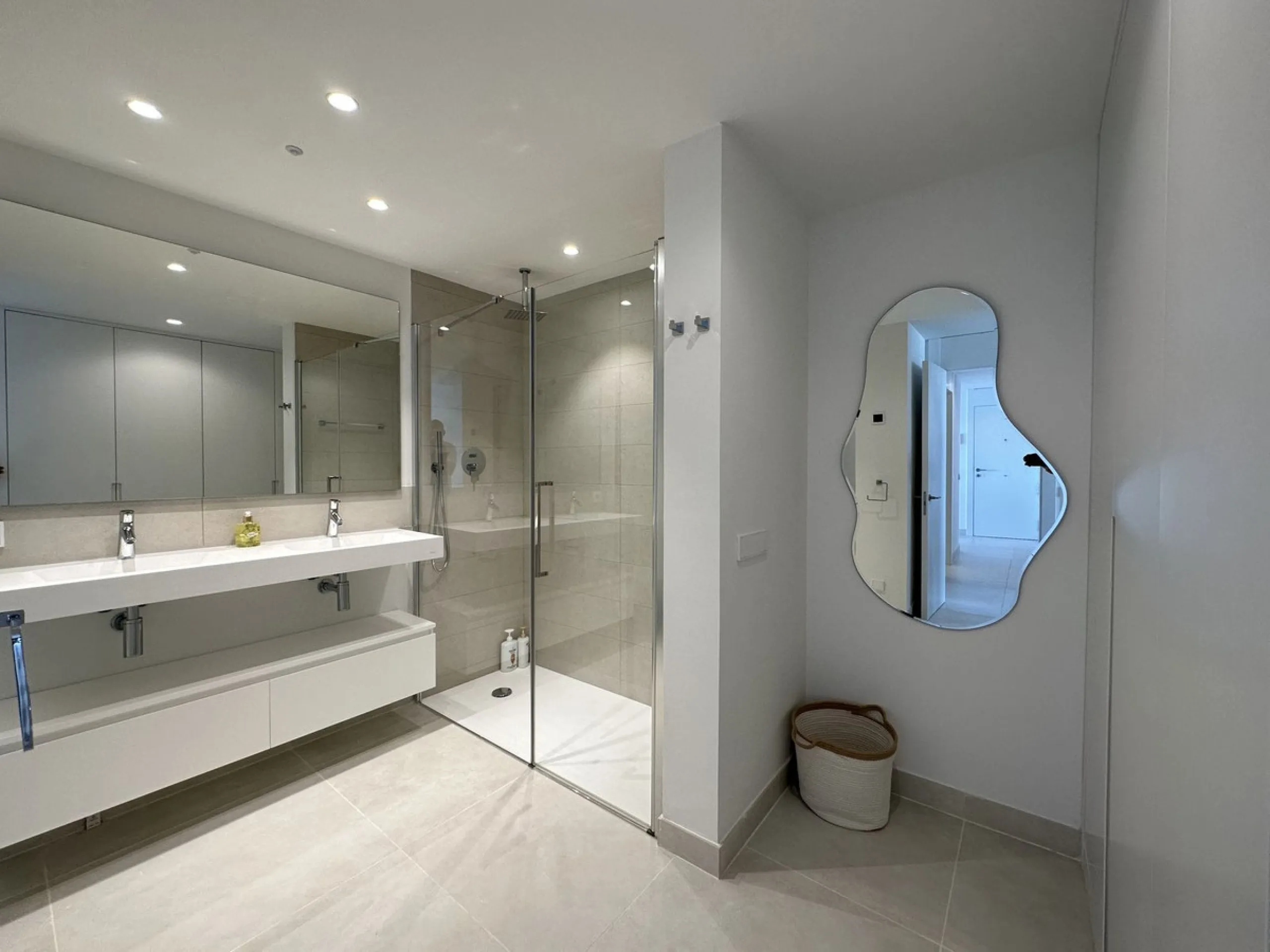 Apartment - Ground Floor Apartment в продаже в Benalmadena, Málaga. В доме 2 спален и 2 ванных комнат. Площадь дома 110 м². Площадь участка 30 м²