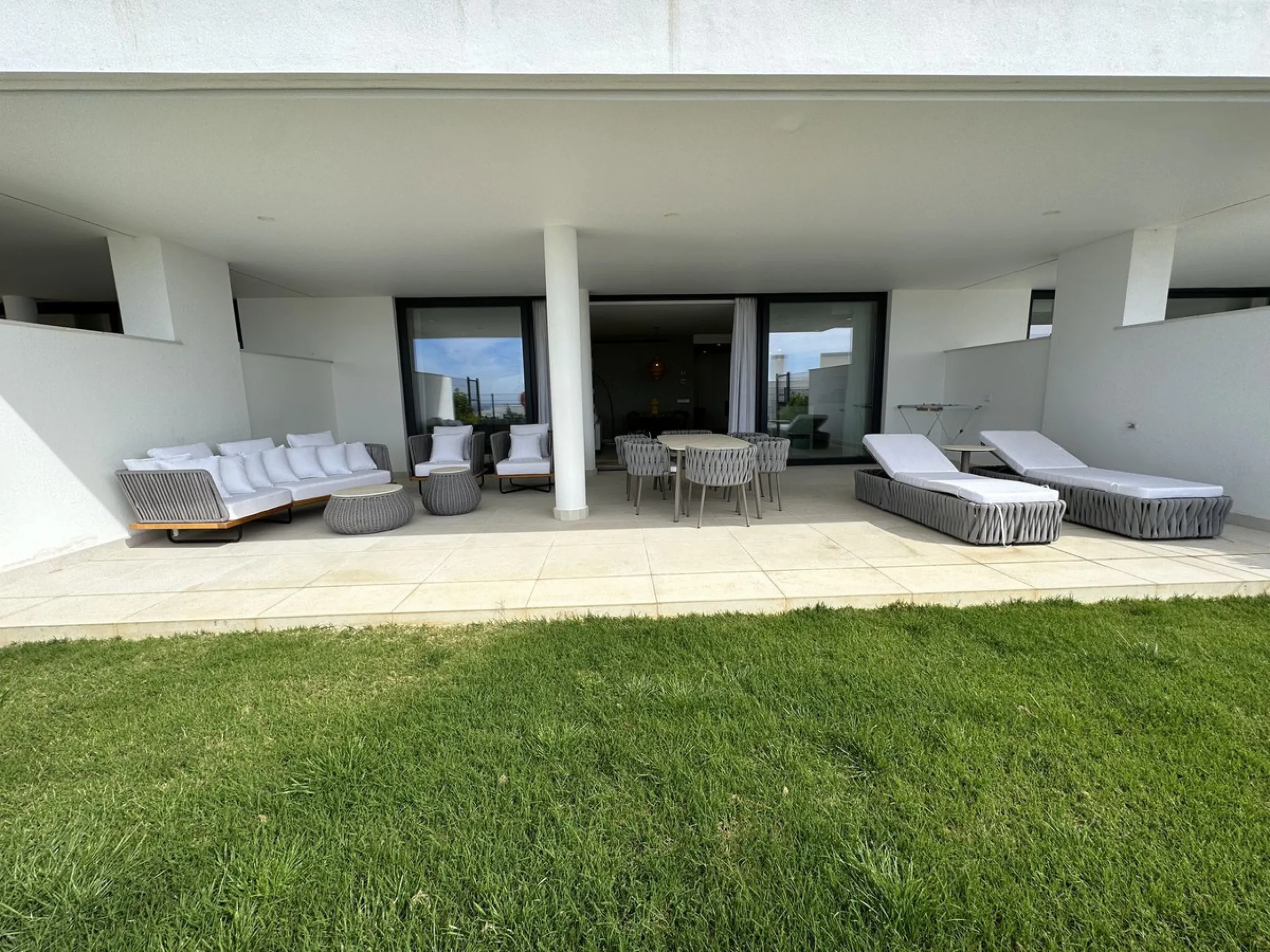 Apartment - Ground Floor Apartment в продаже в Benalmadena, Málaga. В доме 2 спален и 2 ванных комнат. Площадь дома 110 м². Площадь участка 30 м²