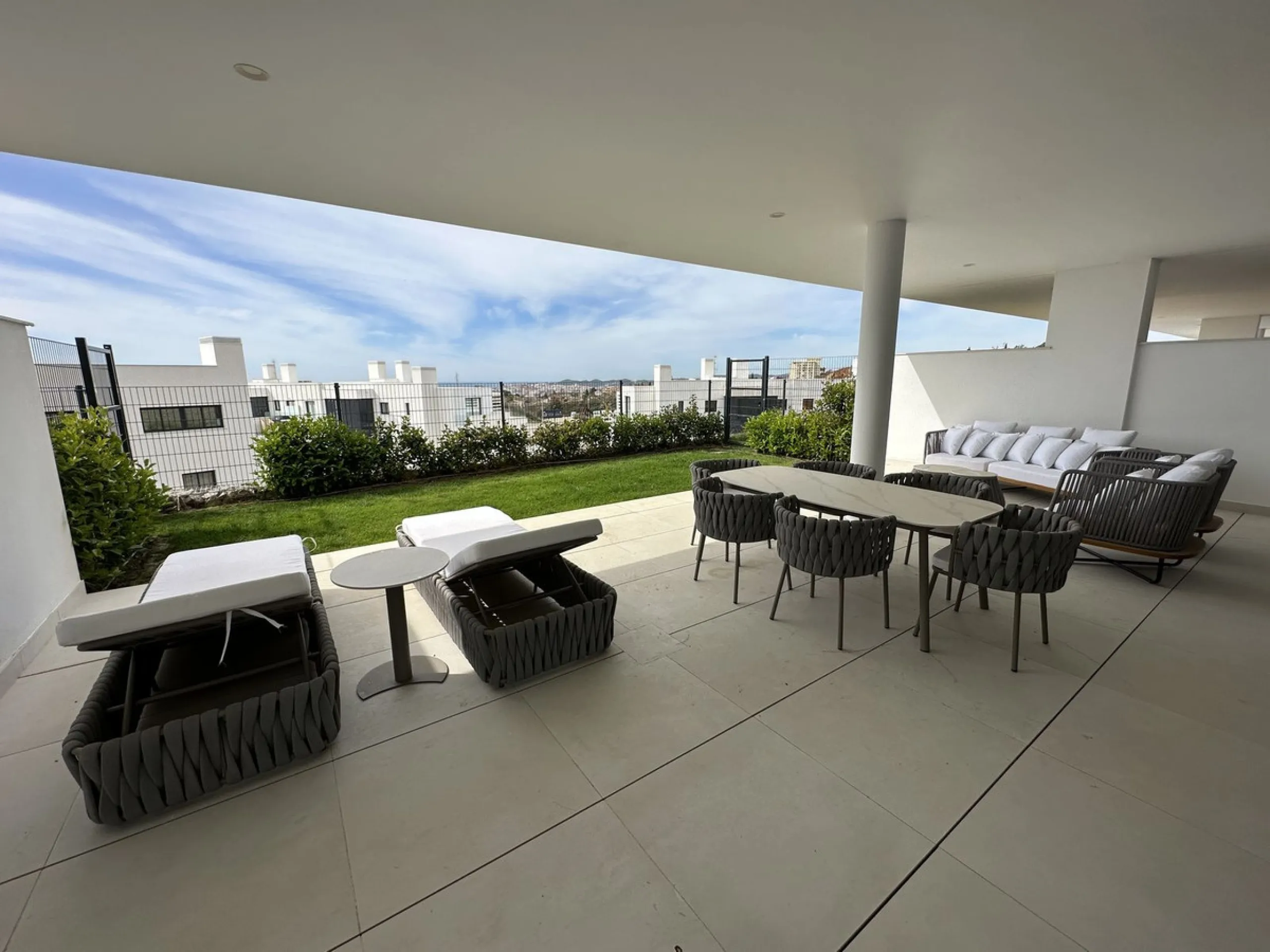 Apartment - Ground Floor Apartment в продаже в Benalmadena, Málaga. В доме 2 спален и 2 ванных комнат. Площадь дома 110 м². Площадь участка 30 м²