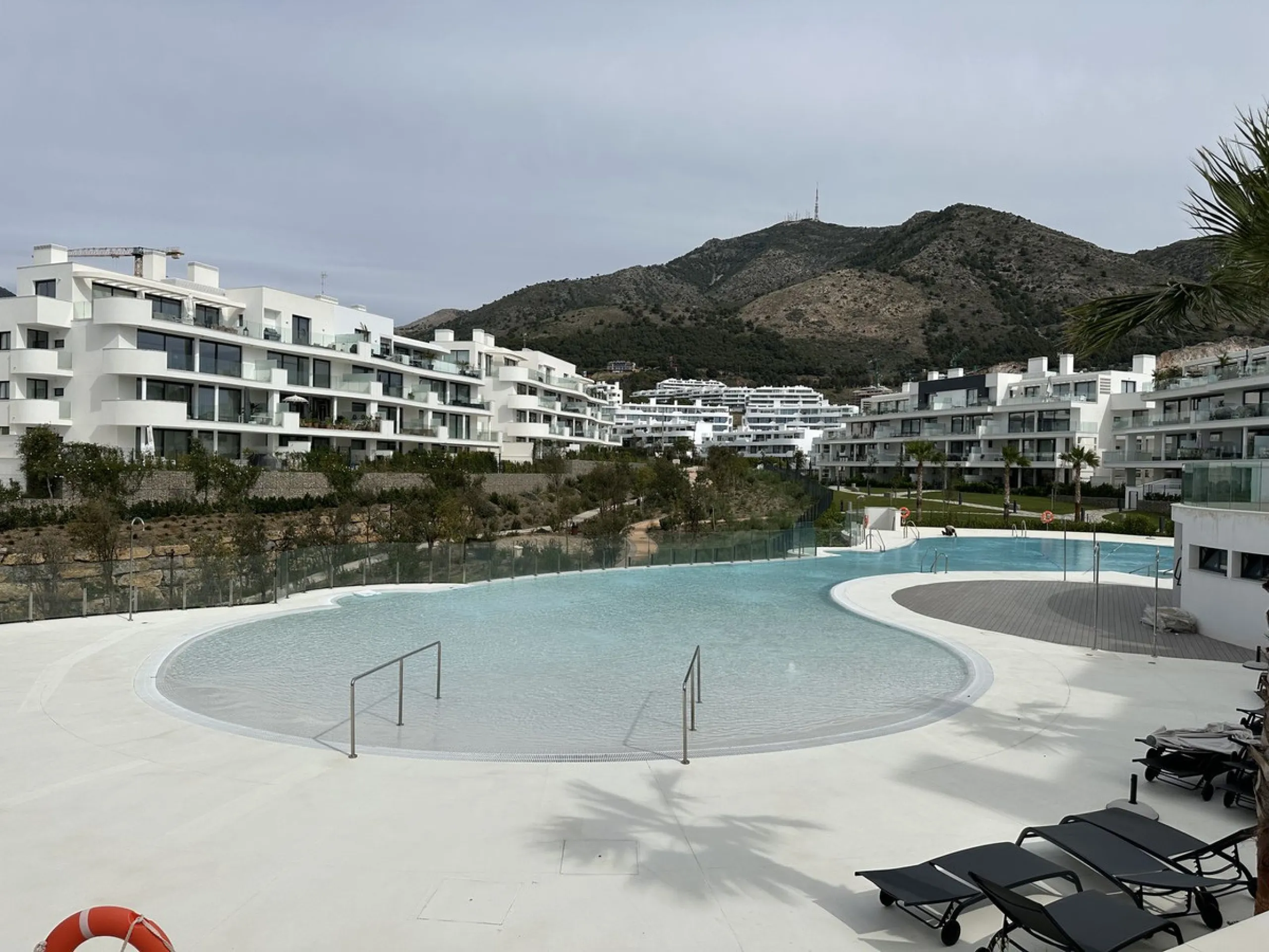 Apartment - Ground Floor Apartment в продаже в Benalmadena, Málaga. В доме 2 спален и 2 ванных комнат. Площадь дома 110 м². Площадь участка 30 м²
