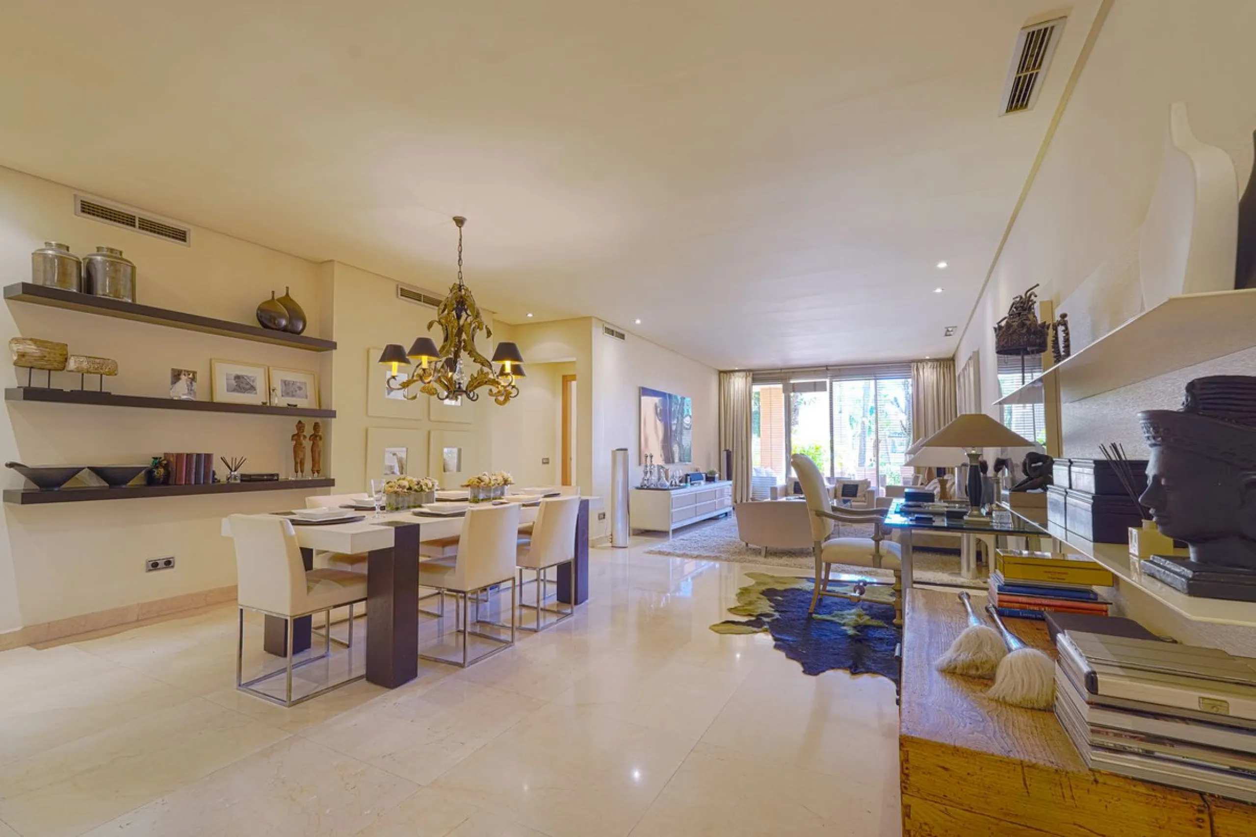 A stunning, south-facing, three-bedroom corner, and very private ground-floor apartment in the renowned Mansion Club, an exclusive gated community nestling in the foothills of Sierra Blanca. This development designed by leading architect, Melvin Villarroe