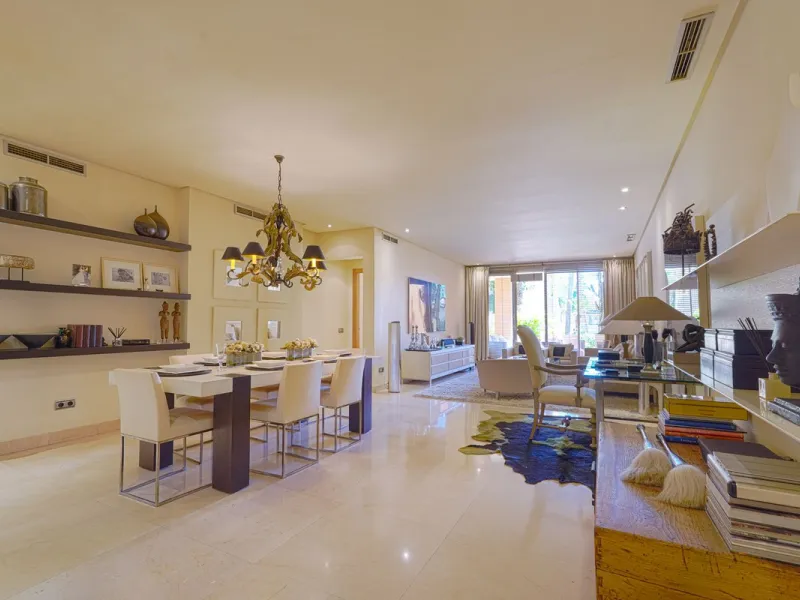A stunning, south-facing, three-bedroom corner, and very private ground-floor apartment in the renowned Mansion Club, an exclusive gated community nestling in the foothills of Sierra Blanca. This development designed by leading architect, Melvin Villarroe