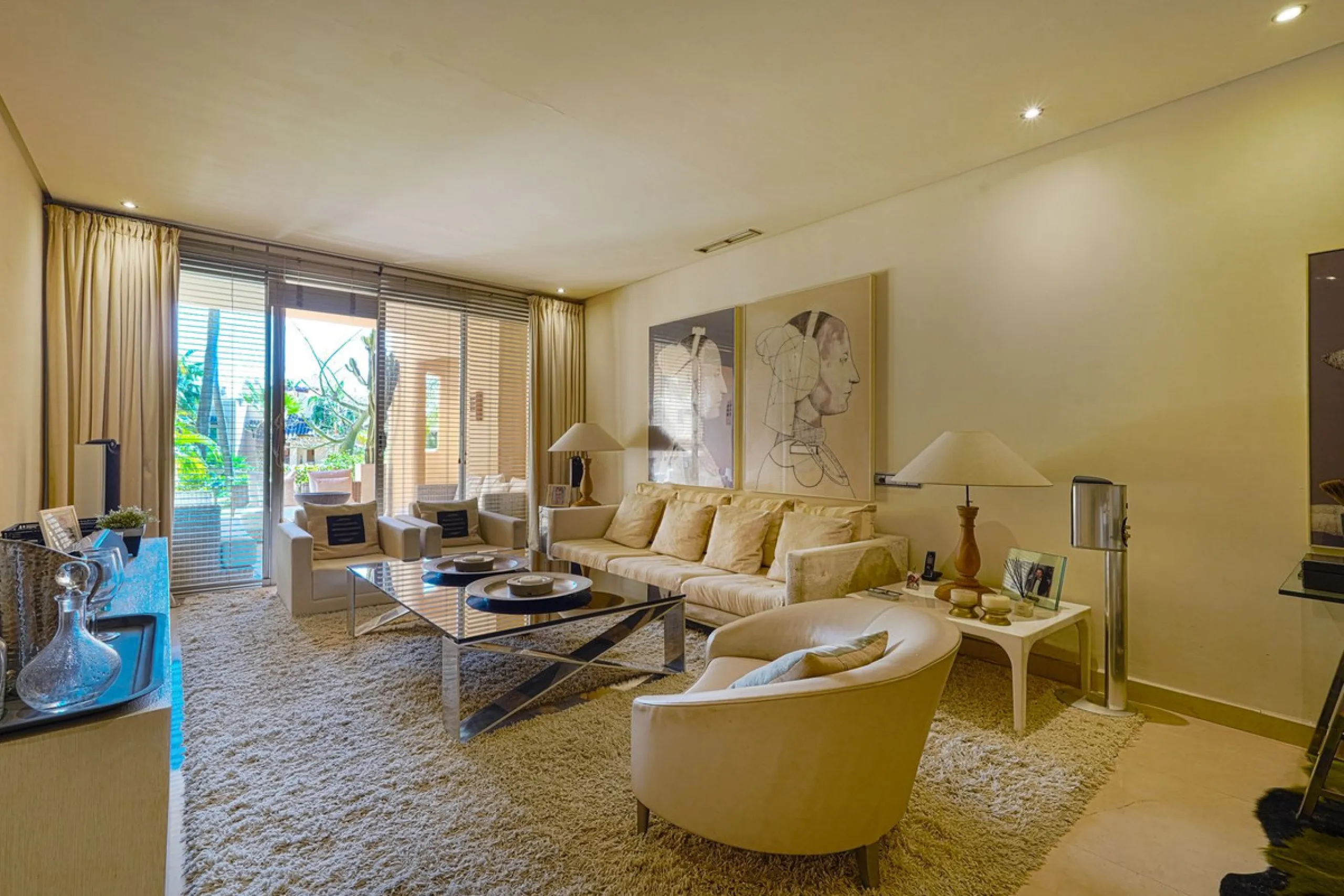 A stunning, south-facing, three-bedroom corner, and very private ground-floor apartment in the renowned Mansion Club, an exclusive gated community nestling in the foothills of Sierra Blanca. This development designed by leading architect, Melvin Villarroe