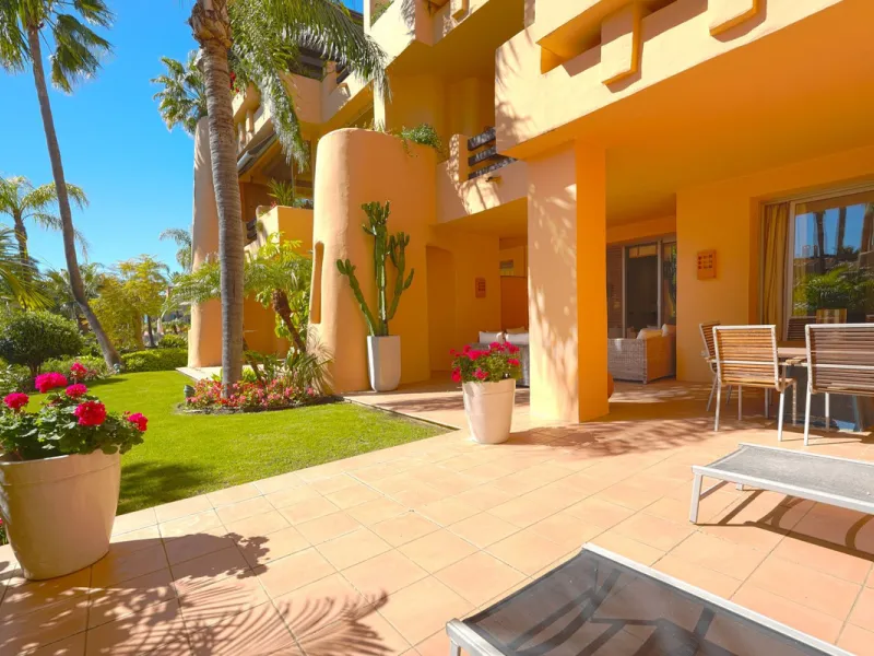 A stunning, south-facing, three-bedroom corner, and very private ground-floor apartment in the renowned Mansion Club, an exclusive gated community nestling in the foothills of Sierra Blanca. This development designed by leading architect, Melvin Villarroe