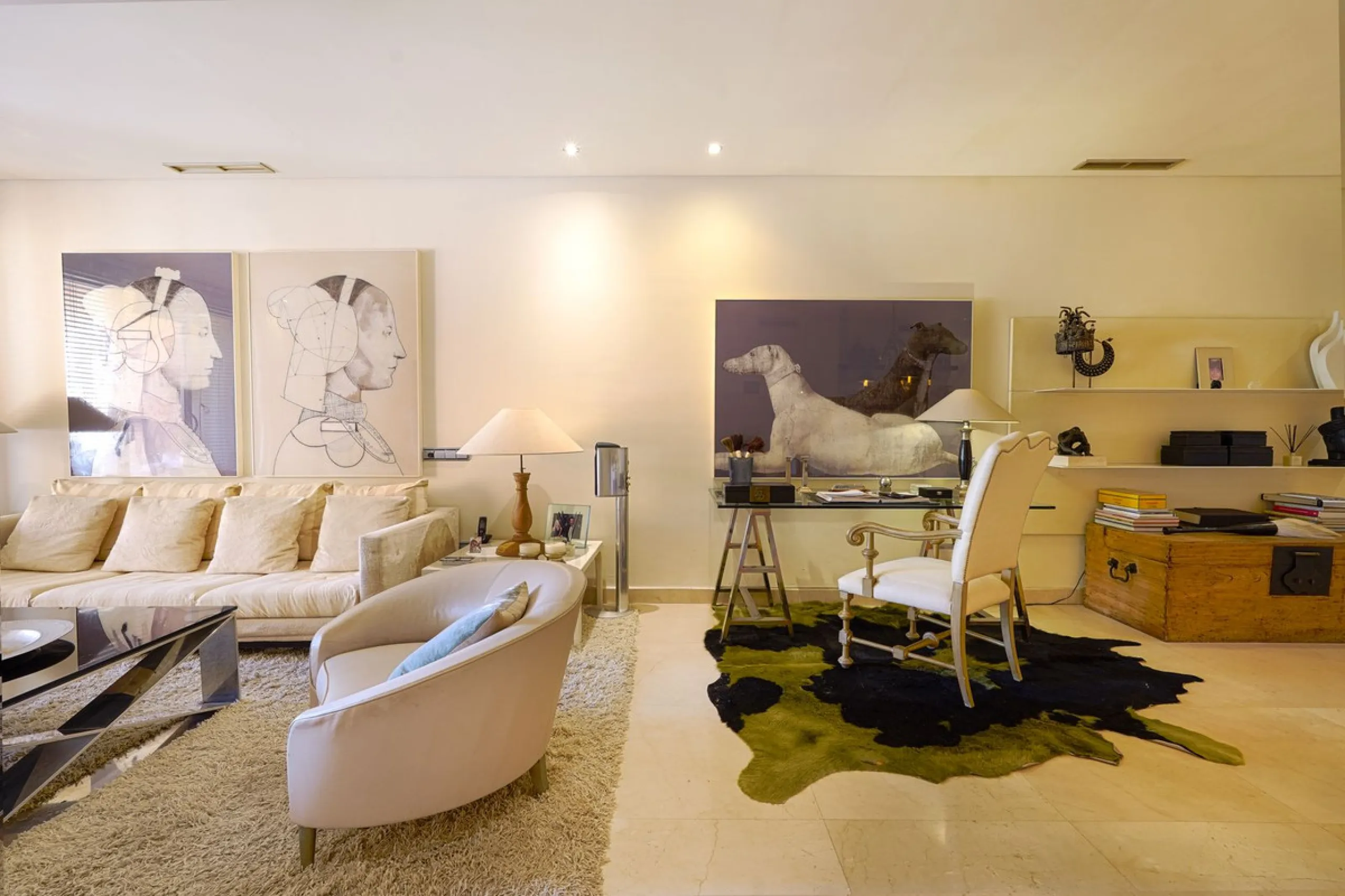 A stunning, south-facing, three-bedroom corner, and very private ground-floor apartment in the renowned Mansion Club, an exclusive gated community nestling in the foothills of Sierra Blanca. This development designed by leading architect, Melvin Villarroe
