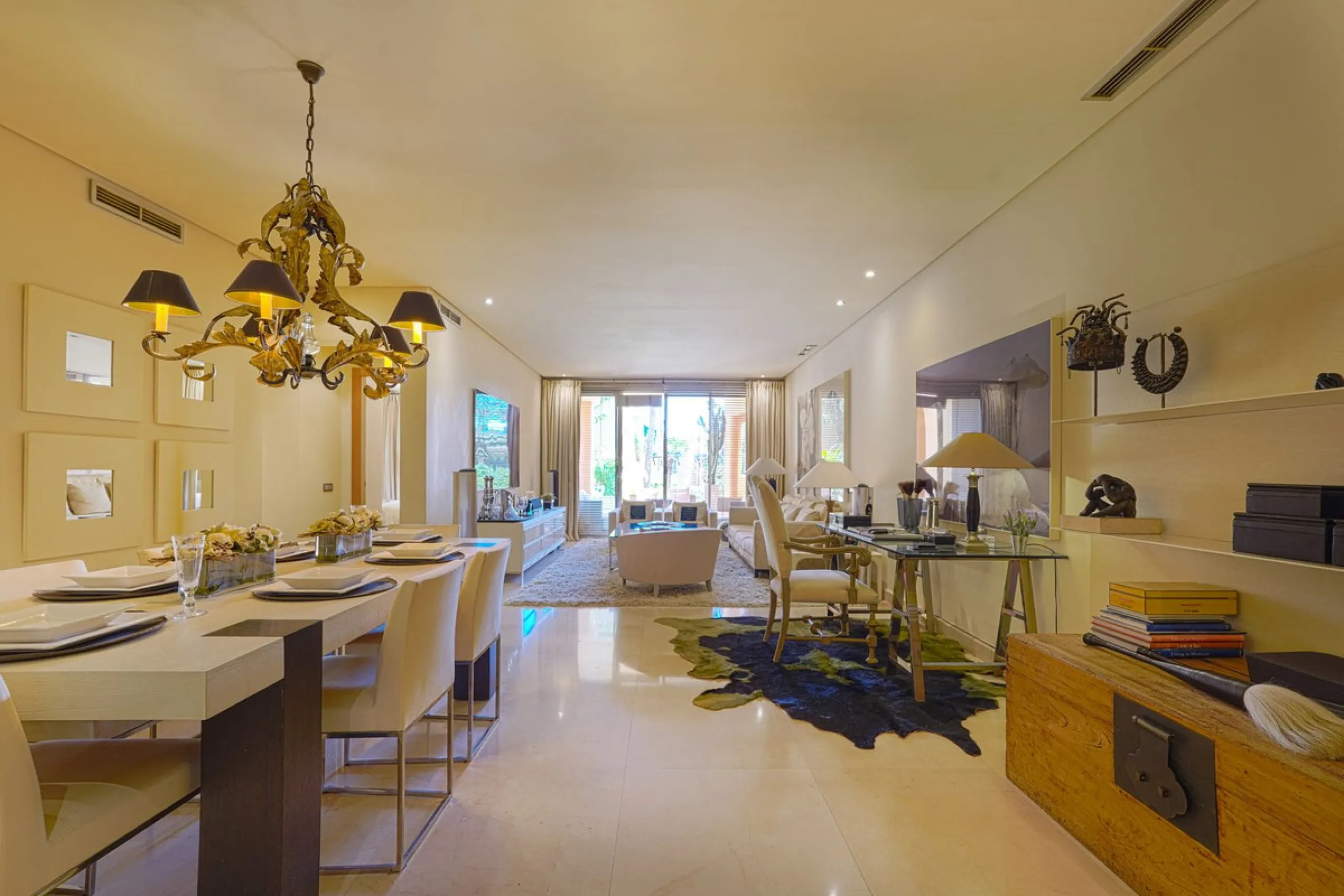 A stunning, south-facing, three-bedroom corner, and very private ground-floor apartment in the renowned Mansion Club, an exclusive gated community nestling in the foothills of Sierra Blanca. This development designed by leading architect, Melvin Villarroe