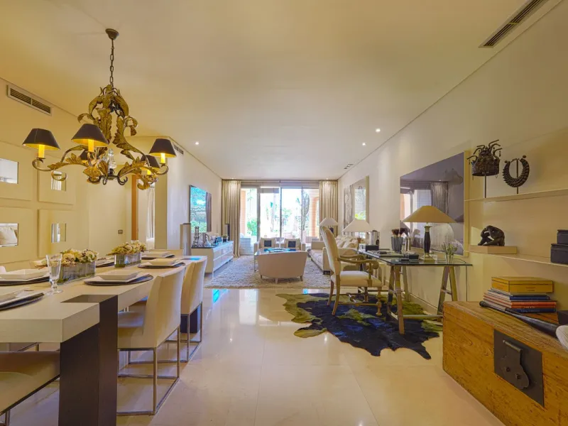 A stunning, south-facing, three-bedroom corner, and very private ground-floor apartment in the renowned Mansion Club, an exclusive gated community nestling in the foothills of Sierra Blanca. This development designed by leading architect, Melvin Villarroe