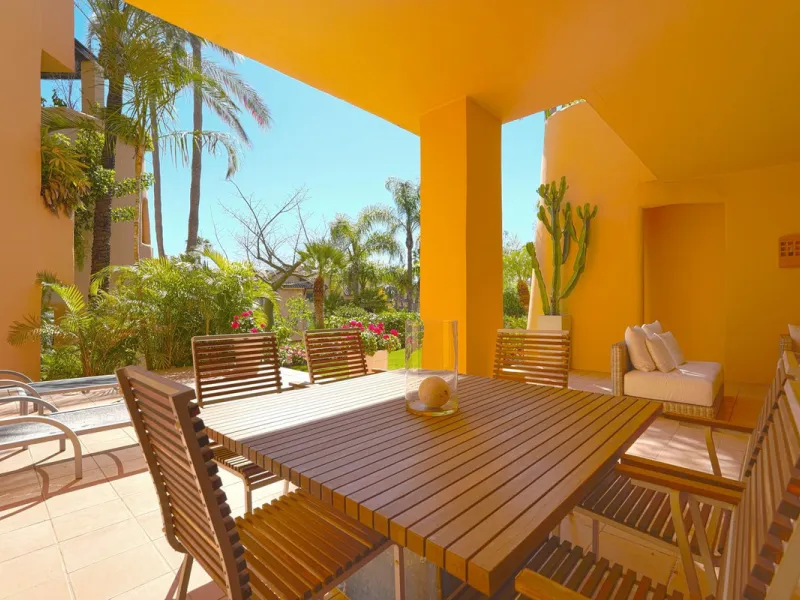 A stunning, south-facing, three-bedroom corner, and very private ground-floor apartment in the renowned Mansion Club, an exclusive gated community nestling in the foothills of Sierra Blanca. This development designed by leading architect, Melvin Villarroe