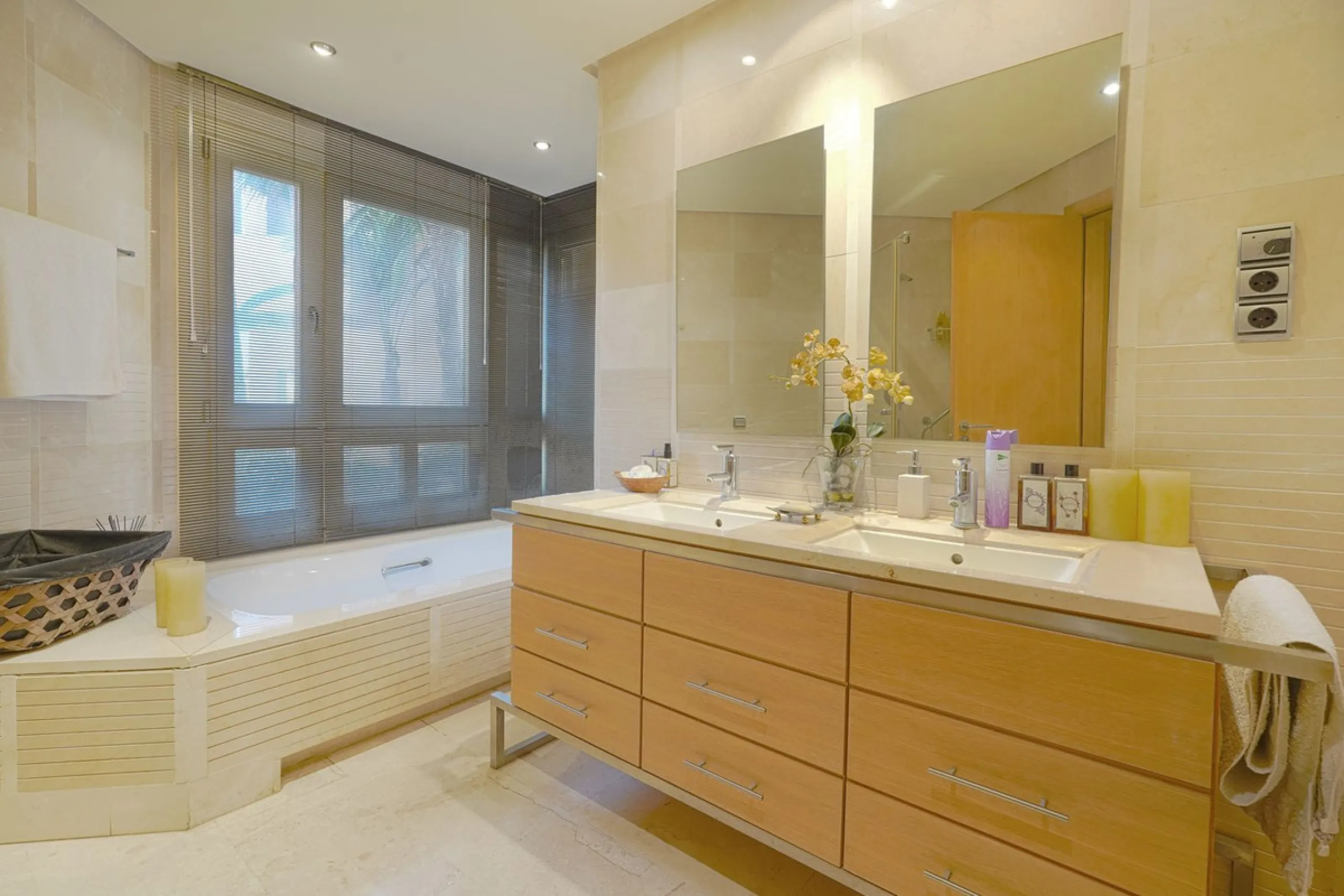 A stunning, south-facing, three-bedroom corner, and very private ground-floor apartment in the renowned Mansion Club, an exclusive gated community nestling in the foothills of Sierra Blanca. This development designed by leading architect, Melvin Villarroe