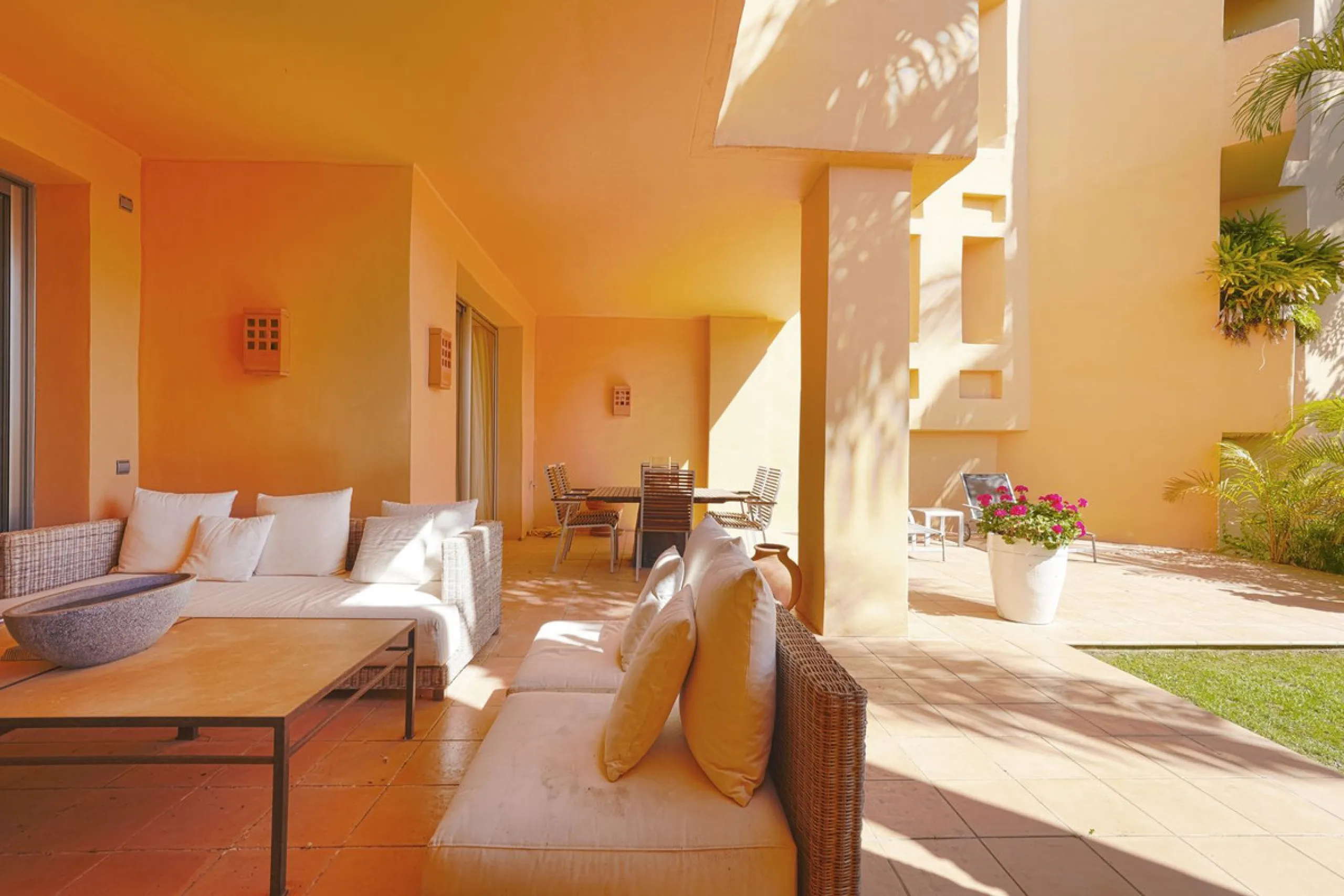 A stunning, south-facing, three-bedroom corner, and very private ground-floor apartment in the renowned Mansion Club, an exclusive gated community nestling in the foothills of Sierra Blanca. This development designed by leading architect, Melvin Villarroe
