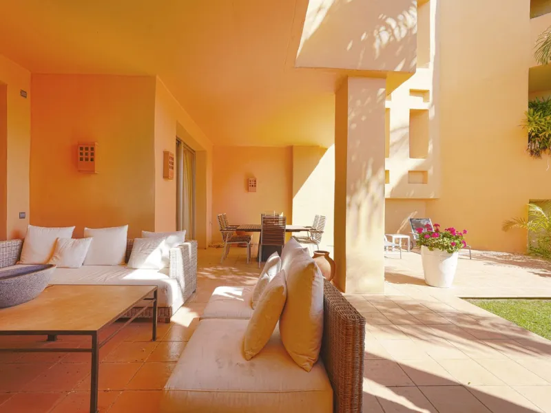A stunning, south-facing, three-bedroom corner, and very private ground-floor apartment in the renowned Mansion Club, an exclusive gated community nestling in the foothills of Sierra Blanca. This development designed by leading architect, Melvin Villarroe