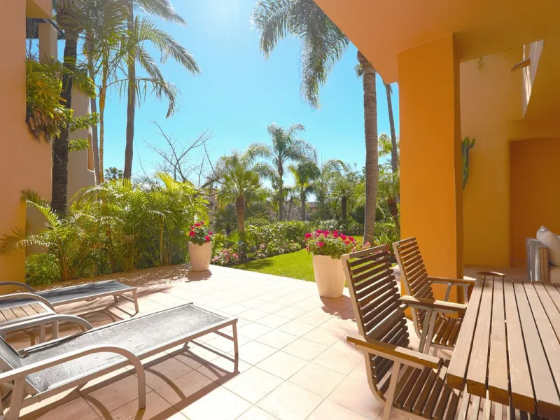 A stunning, south-facing, three-bedroom corner, and very private ground-floor apartment in the renowned Mansion Club, an exclusive gated community nestling in the foothills of Sierra Blanca. This development designed by leading architect, Melvin Villarroe