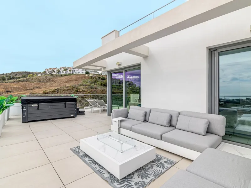 Apartment - Penthouse в продаже в Mijas, Málaga. В доме 2 спален и 3 ванных комнат. Площадь дома 107 м²