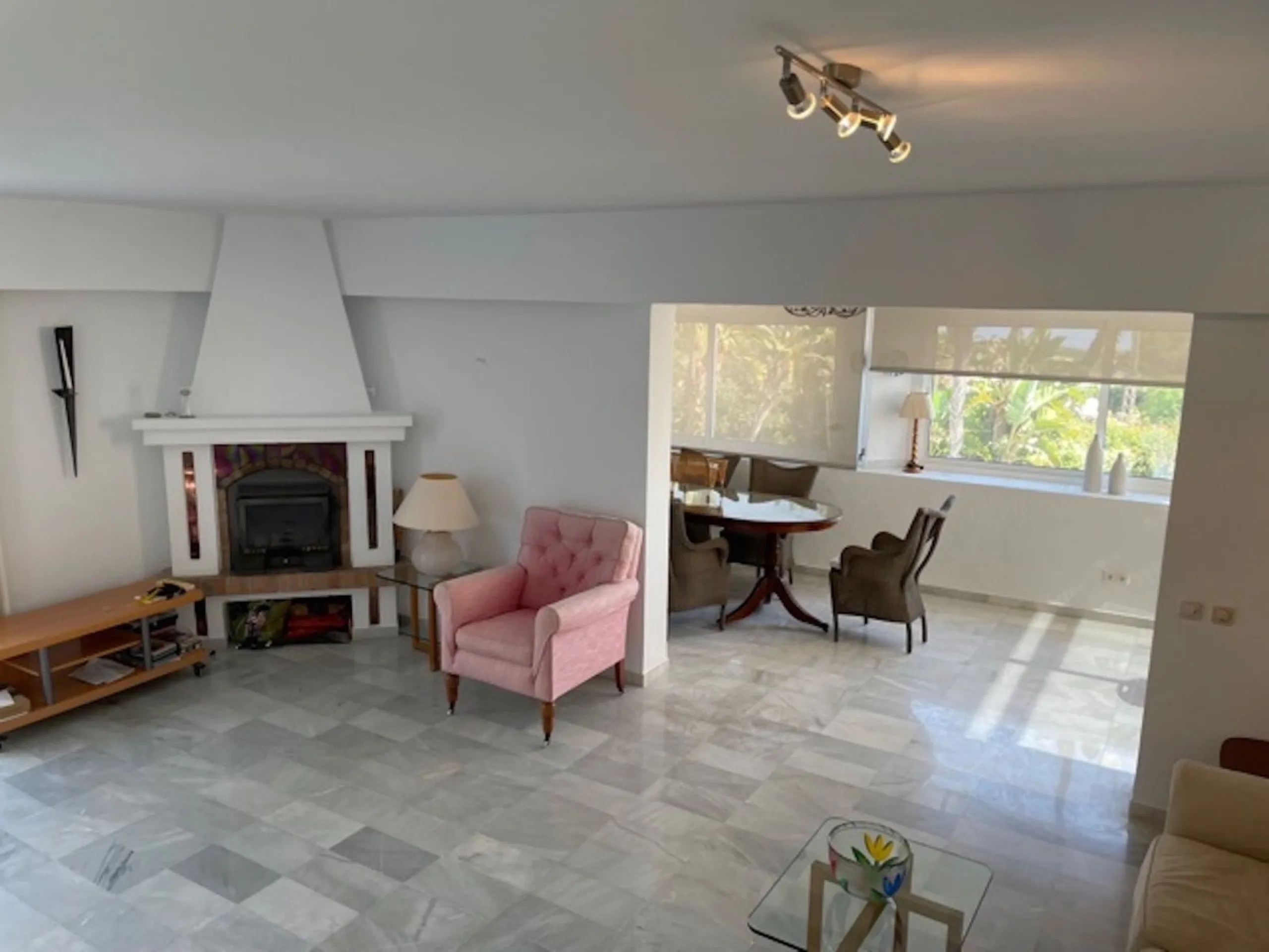 Beautiful detached villa with private pool and access to a large communal pool and garden. Located in urbanization Alhambra, a few minutes from the center of Nerja and Burriana Playa.