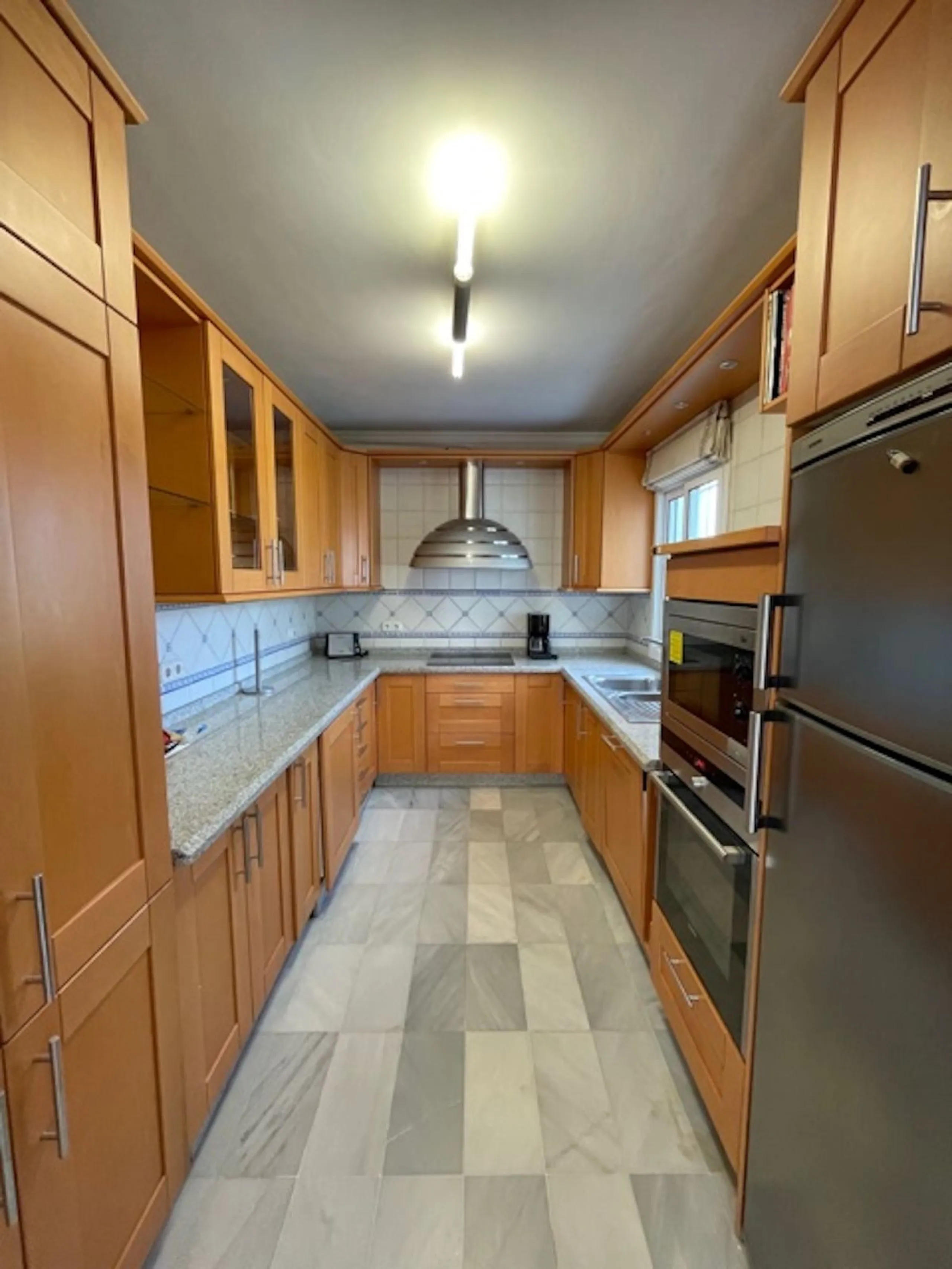 Beautiful detached villa with private pool and access to a large communal pool and garden. Located in urbanization Alhambra, a few minutes from the center of Nerja and Burriana Playa.