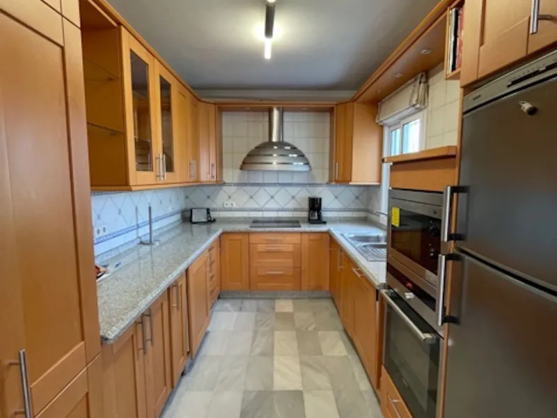 Beautiful detached villa with private pool and access to a large communal pool and garden. Located in urbanization Alhambra, a few minutes from the center of Nerja and Burriana Playa.