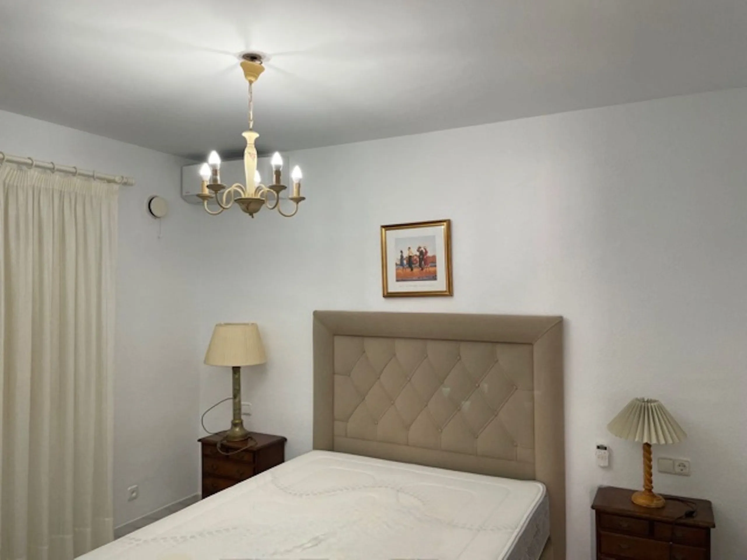 Beautiful detached villa with private pool and access to a large communal pool and garden. Located in urbanization Alhambra, a few minutes from the center of Nerja and Burriana Playa.