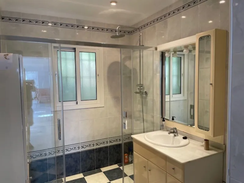Beautiful detached villa with private pool and access to a large communal pool and garden. Located in urbanization Alhambra, a few minutes from the center of Nerja and Burriana Playa.