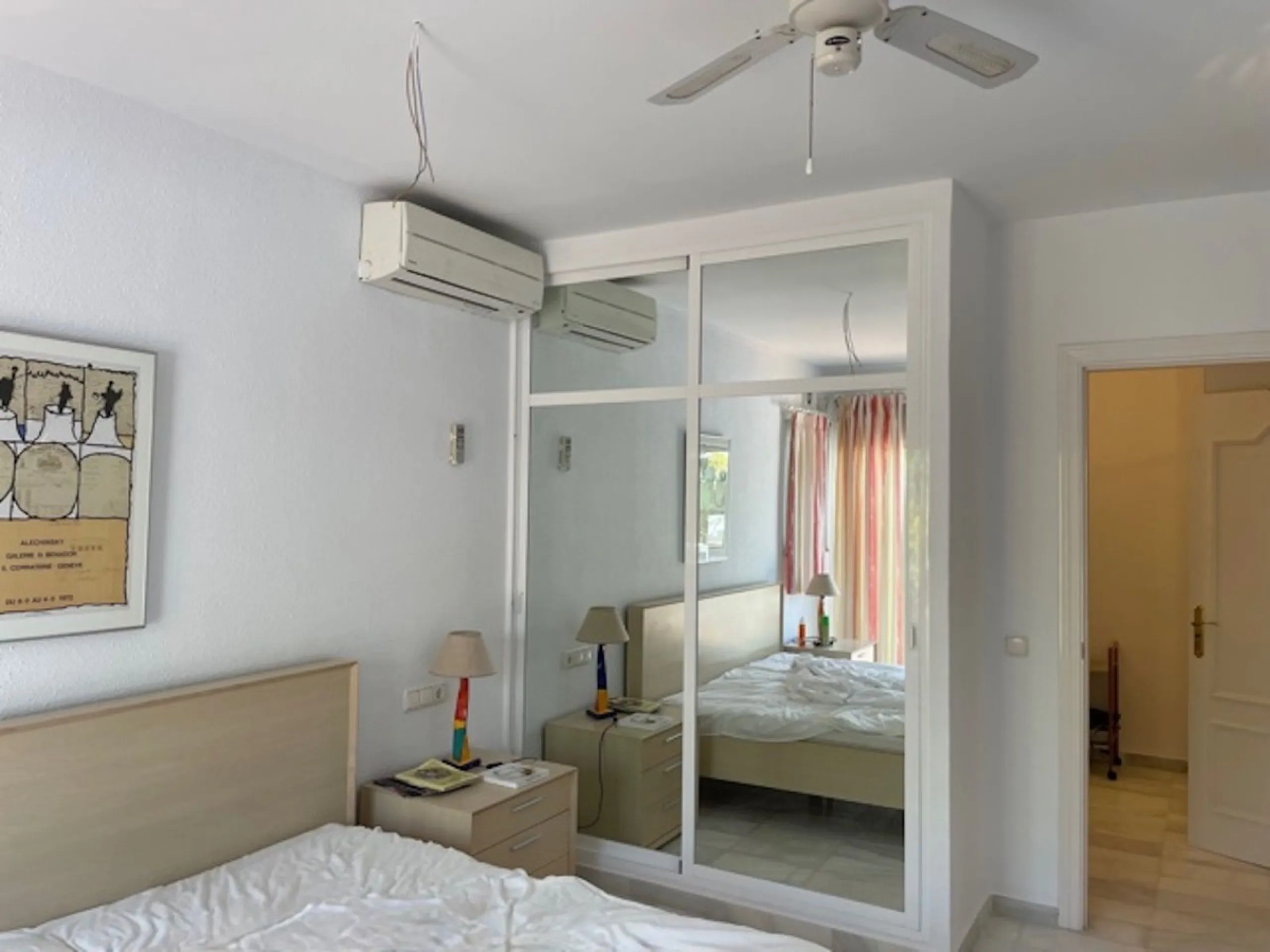 Beautiful detached villa with private pool and access to a large communal pool and garden. Located in urbanization Alhambra, a few minutes from the center of Nerja and Burriana Playa.