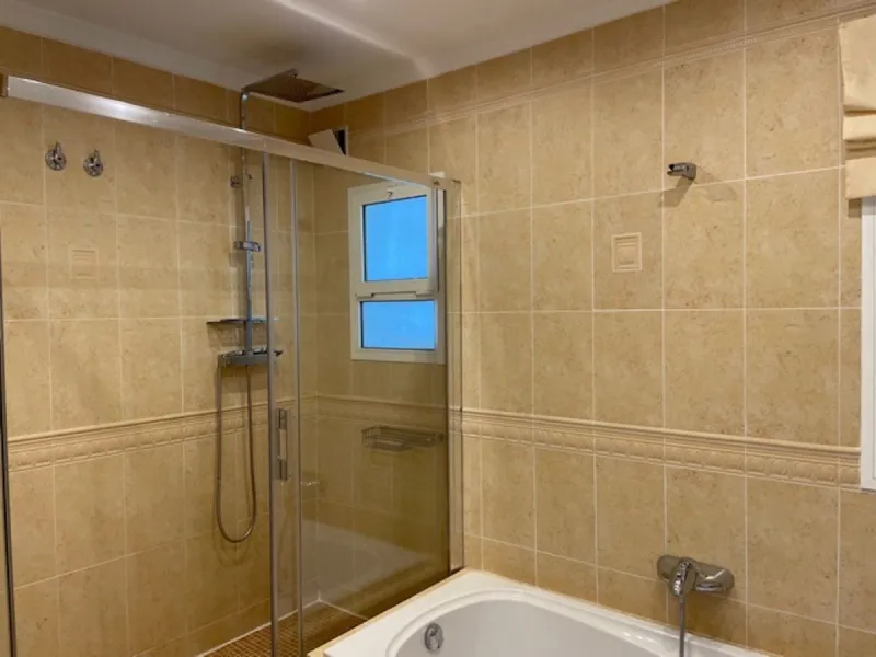 Beautiful detached villa with private pool and access to a large communal pool and garden. Located in urbanization Alhambra, a few minutes from the center of Nerja and Burriana Playa.