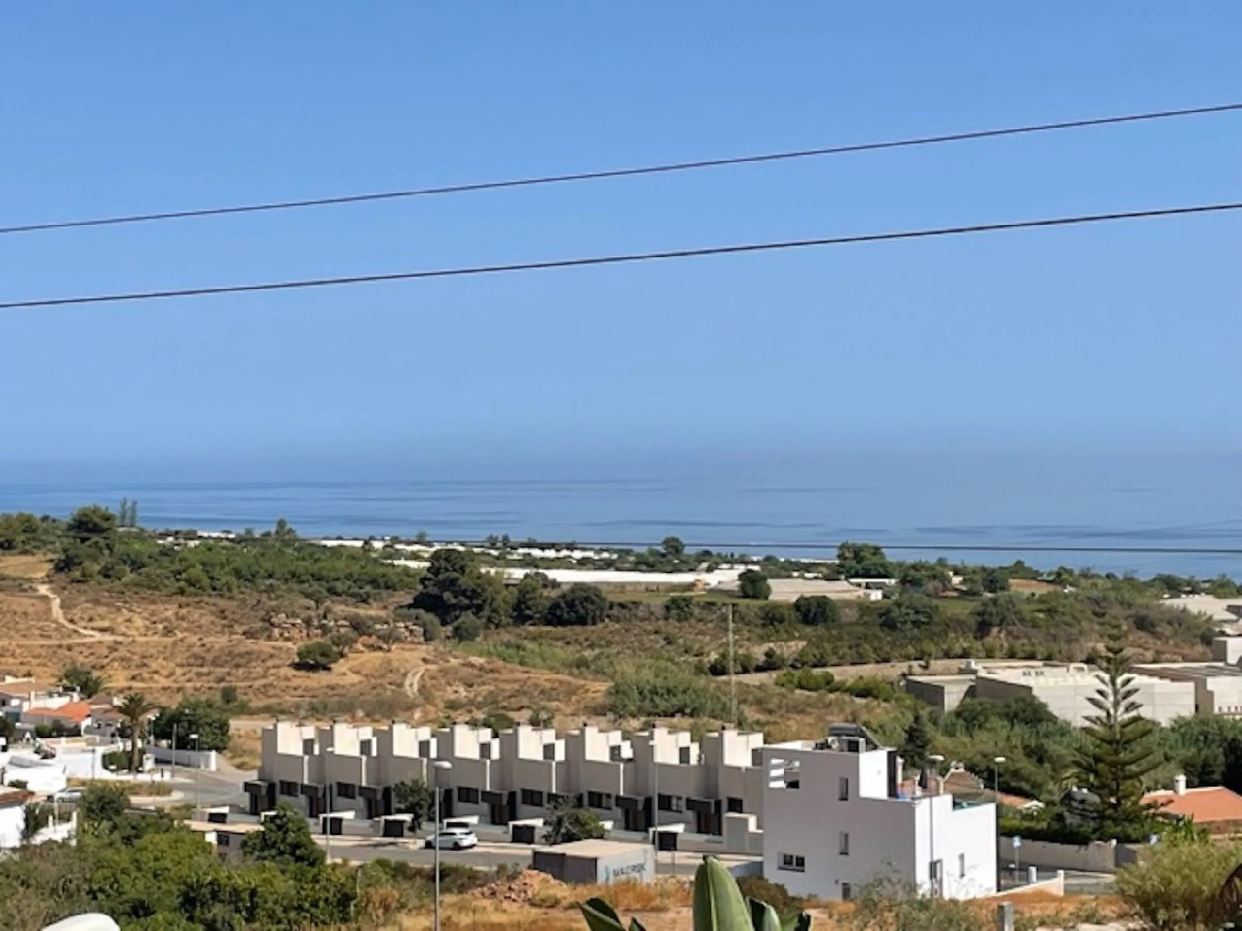 Beautiful detached villa with private pool and access to a large communal pool and garden. Located in urbanization Alhambra, a few minutes from the center of Nerja and Burriana Playa.