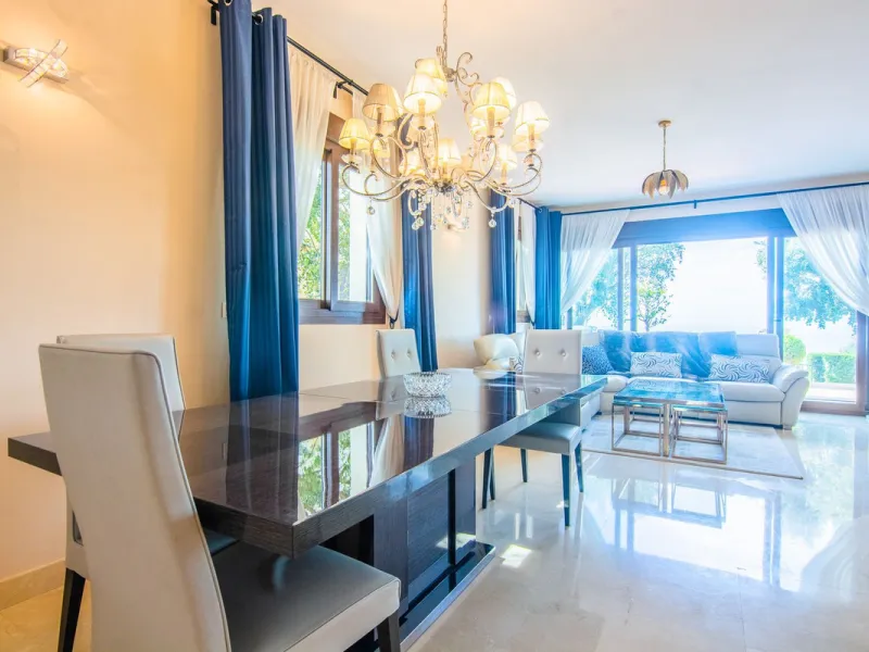 This small complex of only 8 south facing villas offers truly fantastic views to the Mediterranean and the mountains.