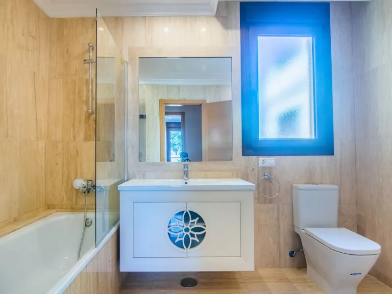 This small complex of only 8 south facing villas offers truly fantastic views to the Mediterranean and the mountains.