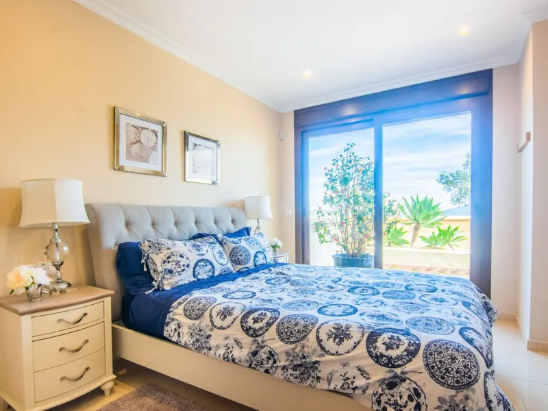 This small complex of only 8 south facing villas offers truly fantastic views to the Mediterranean and the mountains.