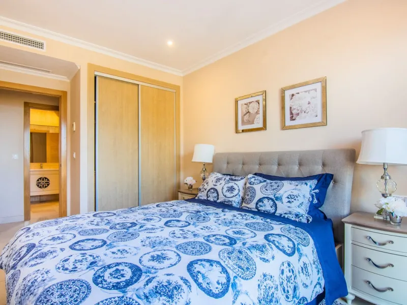 This small complex of only 8 south facing villas offers truly fantastic views to the Mediterranean and the mountains.