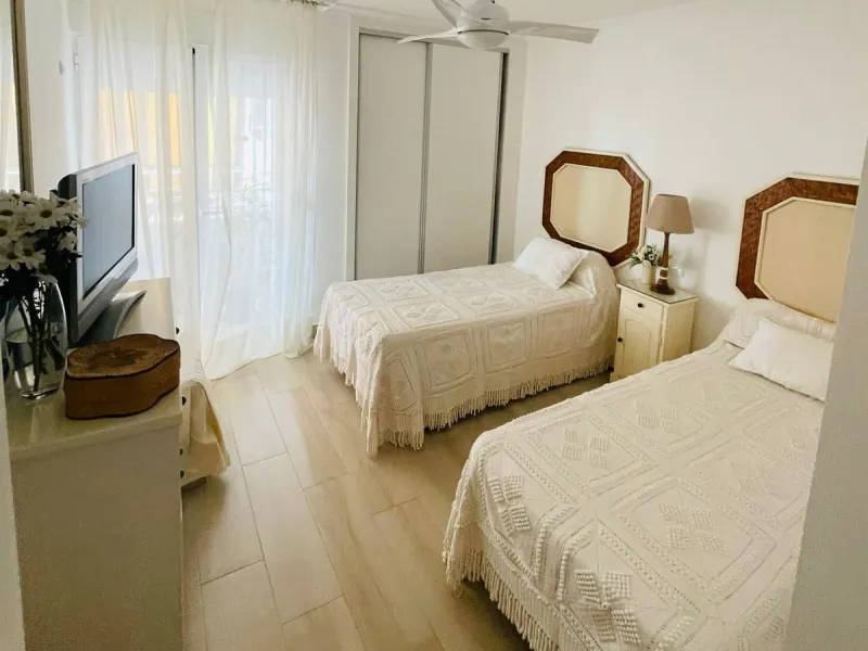 Apartment - Middle Floor Apartment в продаже в Fuengirola, Málaga. В доме 2 спален и 1 ванных комнат. Площадь дома 82 м²