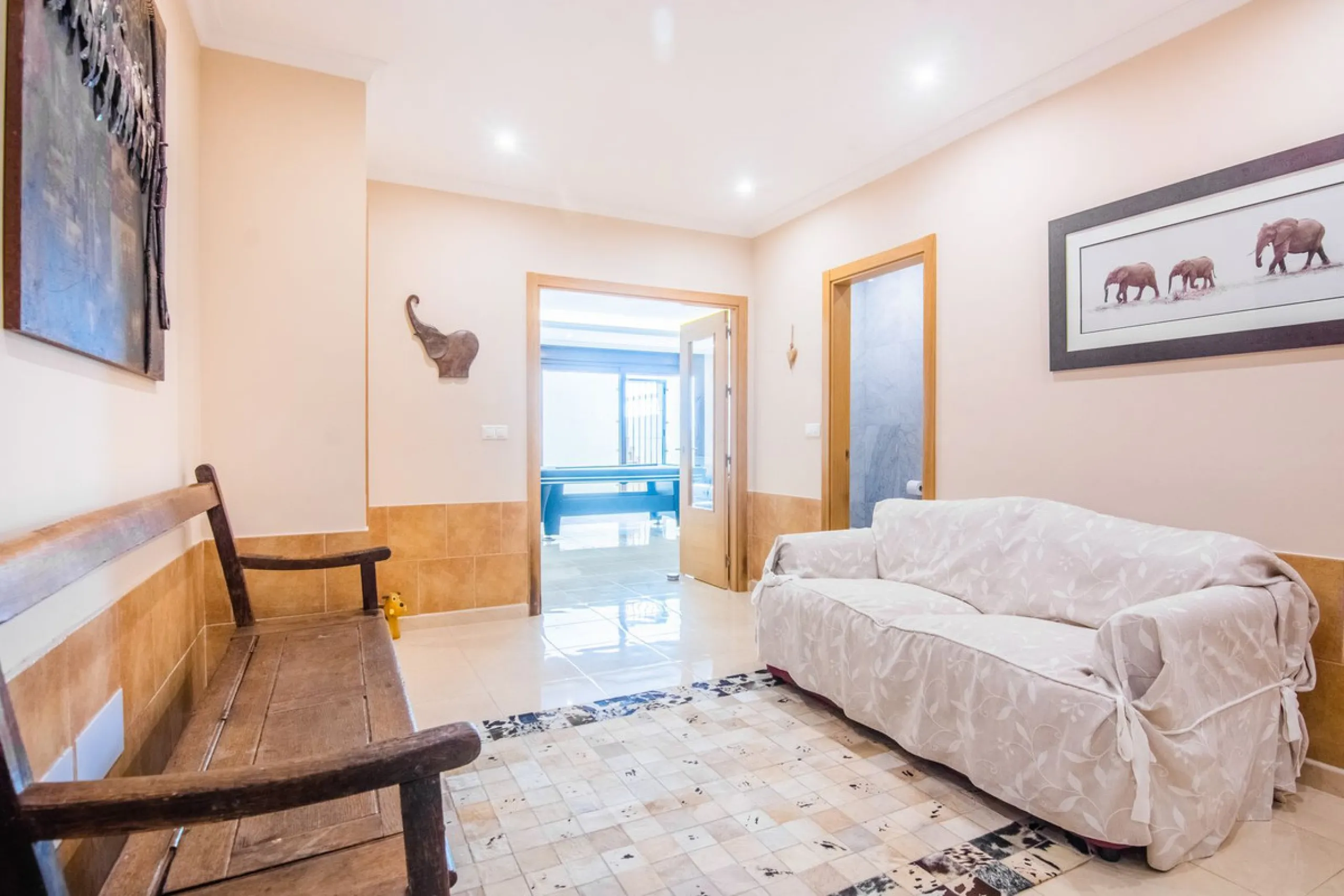 This small complex of only 8 south facing villas offers truly fantastic views to the Mediterranean and the mountains.