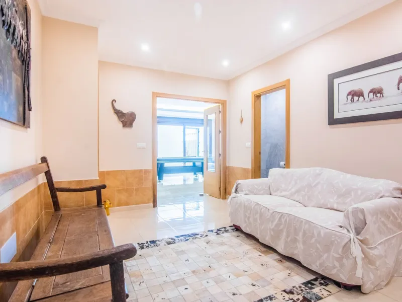 This small complex of only 8 south facing villas offers truly fantastic views to the Mediterranean and the mountains.
