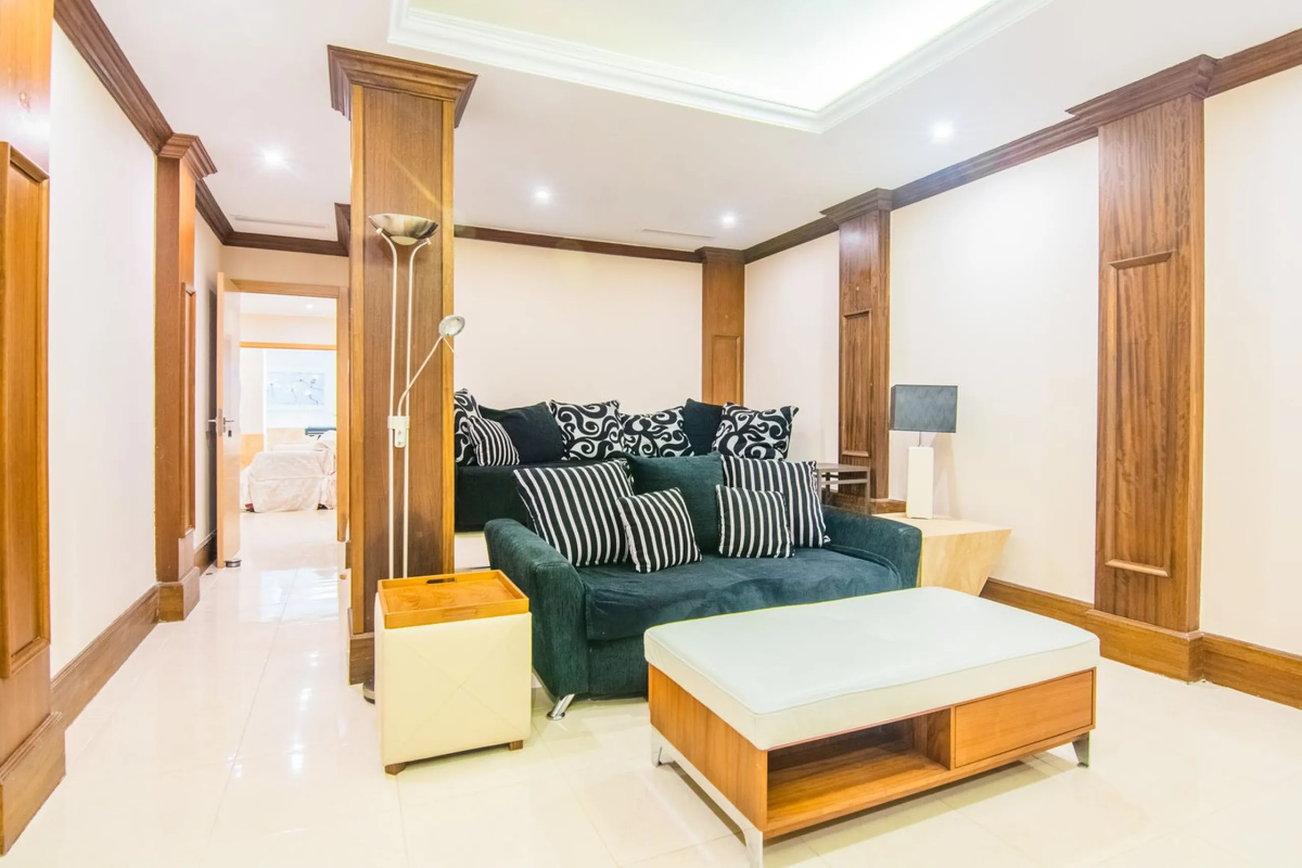 This small complex of only 8 south facing villas offers truly fantastic views to the Mediterranean and the mountains.