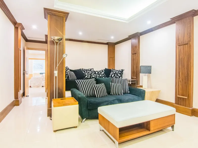 This small complex of only 8 south facing villas offers truly fantastic views to the Mediterranean and the mountains.