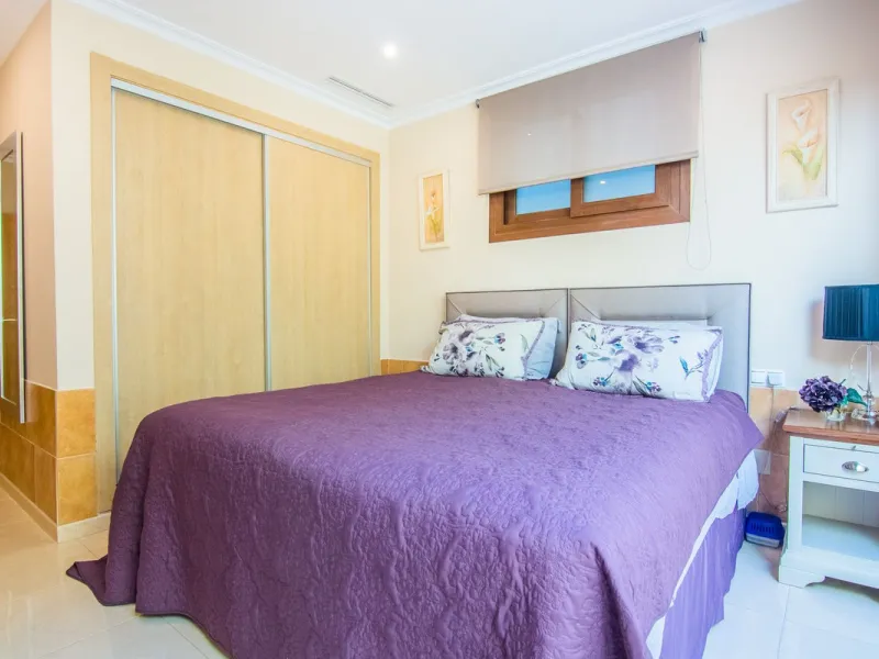 This small complex of only 8 south facing villas offers truly fantastic views to the Mediterranean and the mountains.