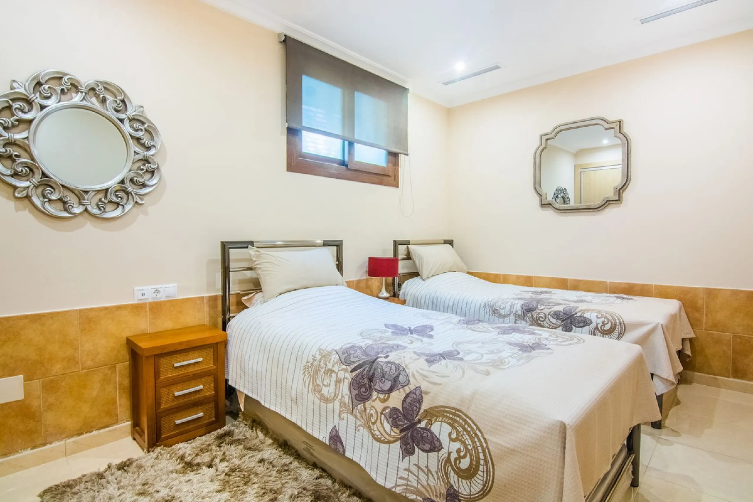 This small complex of only 8 south facing villas offers truly fantastic views to the Mediterranean and the mountains.