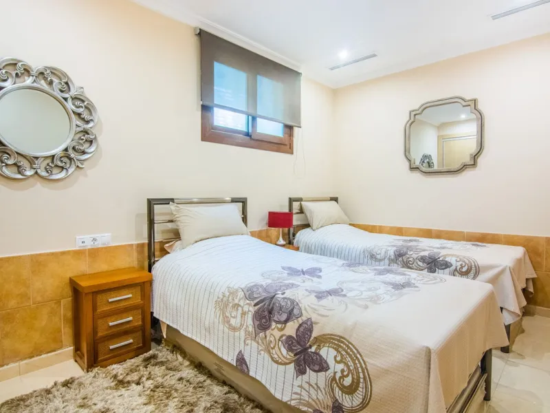 This small complex of only 8 south facing villas offers truly fantastic views to the Mediterranean and the mountains.
