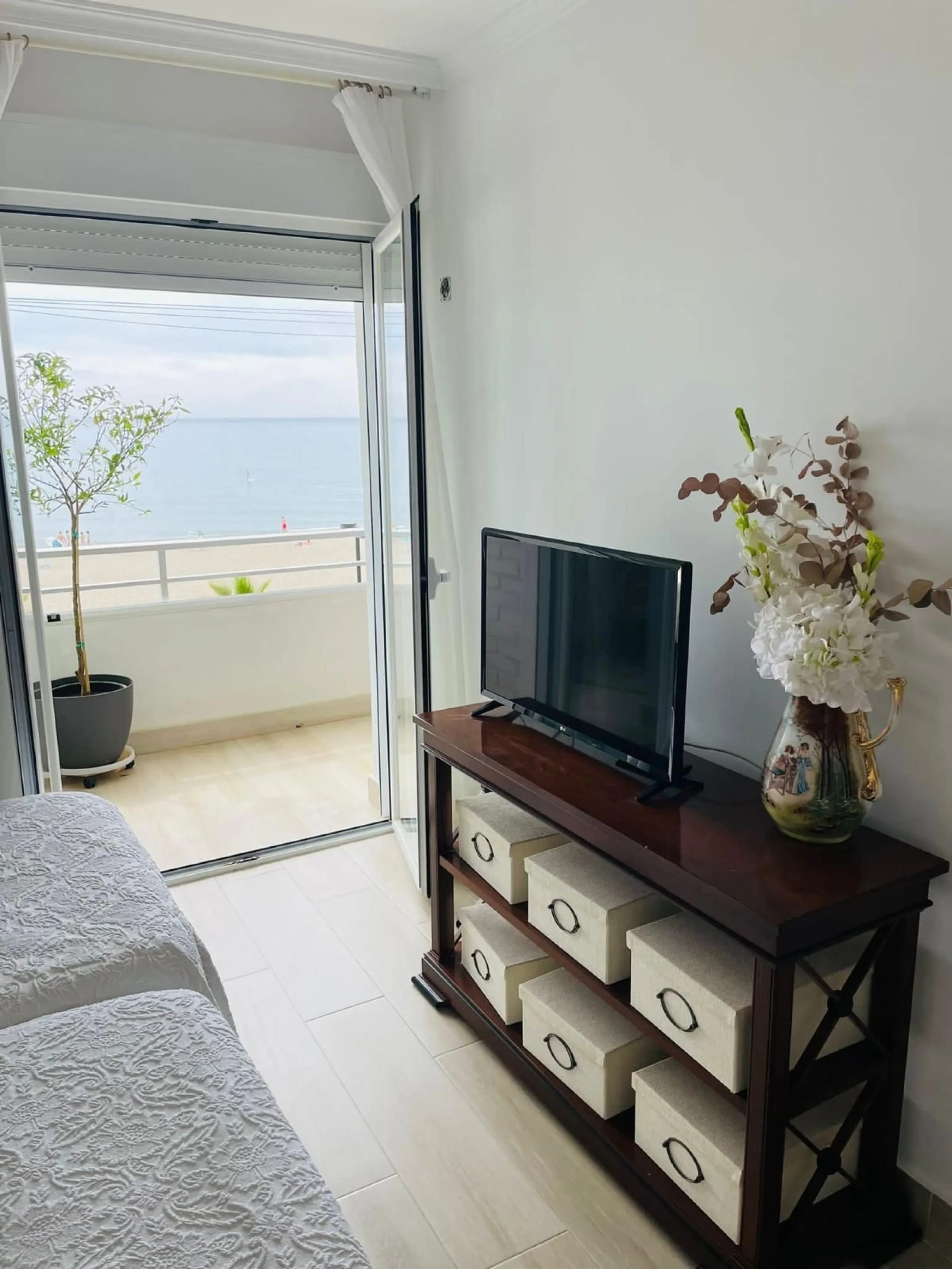 Apartment - Middle Floor Apartment в продаже в Fuengirola, Málaga. В доме 2 спален и 1 ванных комнат. Площадь дома 82 м²
