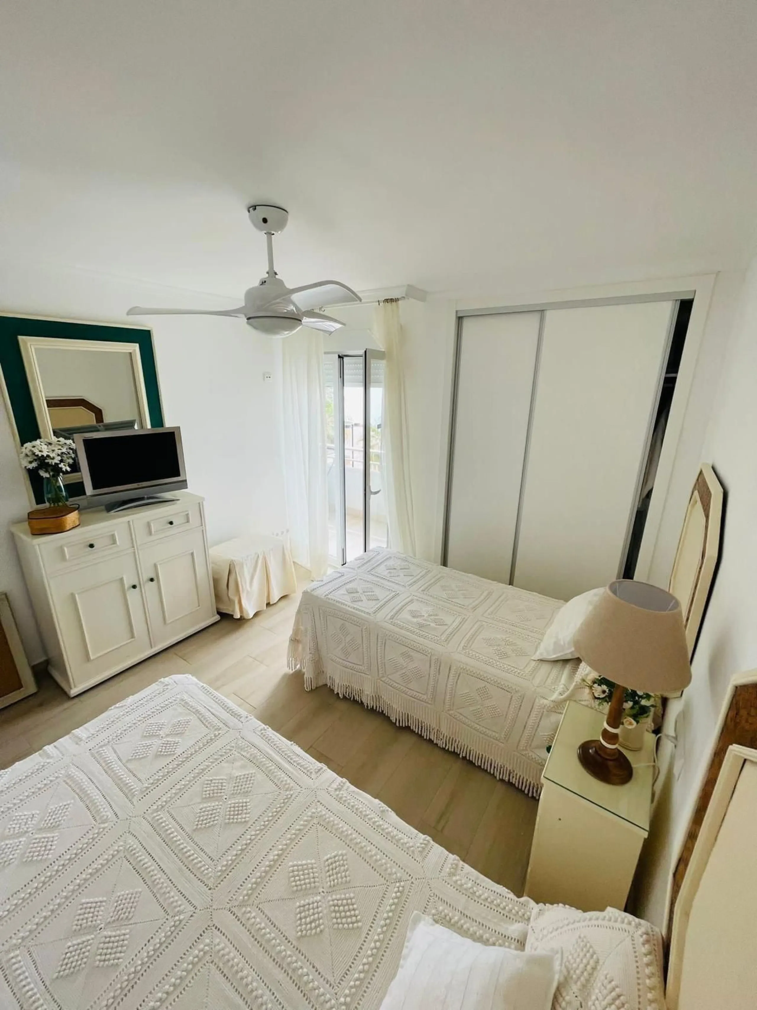 Apartment - Middle Floor Apartment в продаже в Fuengirola, Málaga. В доме 2 спален и 1 ванных комнат. Площадь дома 82 м²