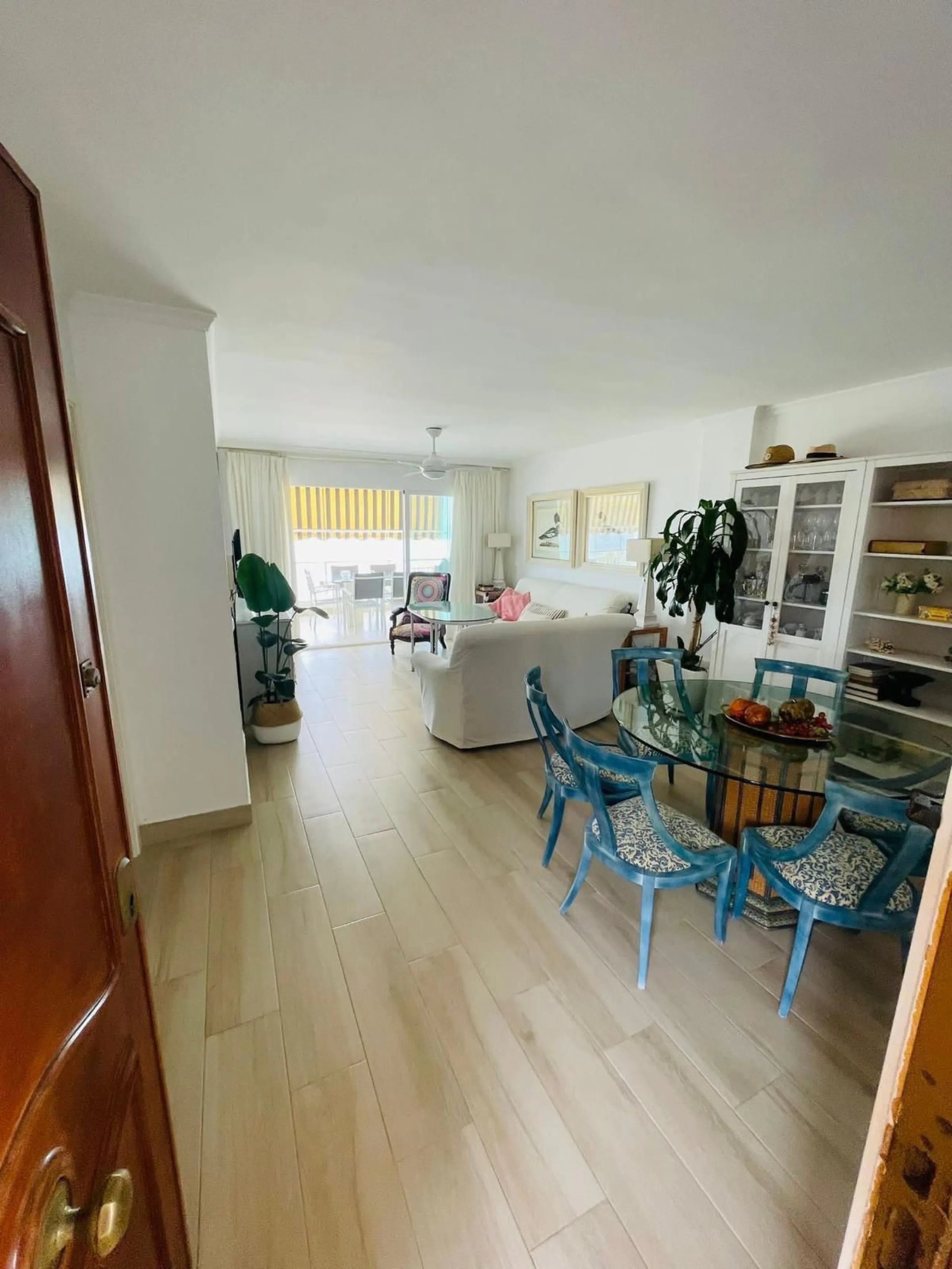 Apartment - Middle Floor Apartment в продаже в Fuengirola, Málaga. В доме 2 спален и 1 ванных комнат. Площадь дома 82 м²