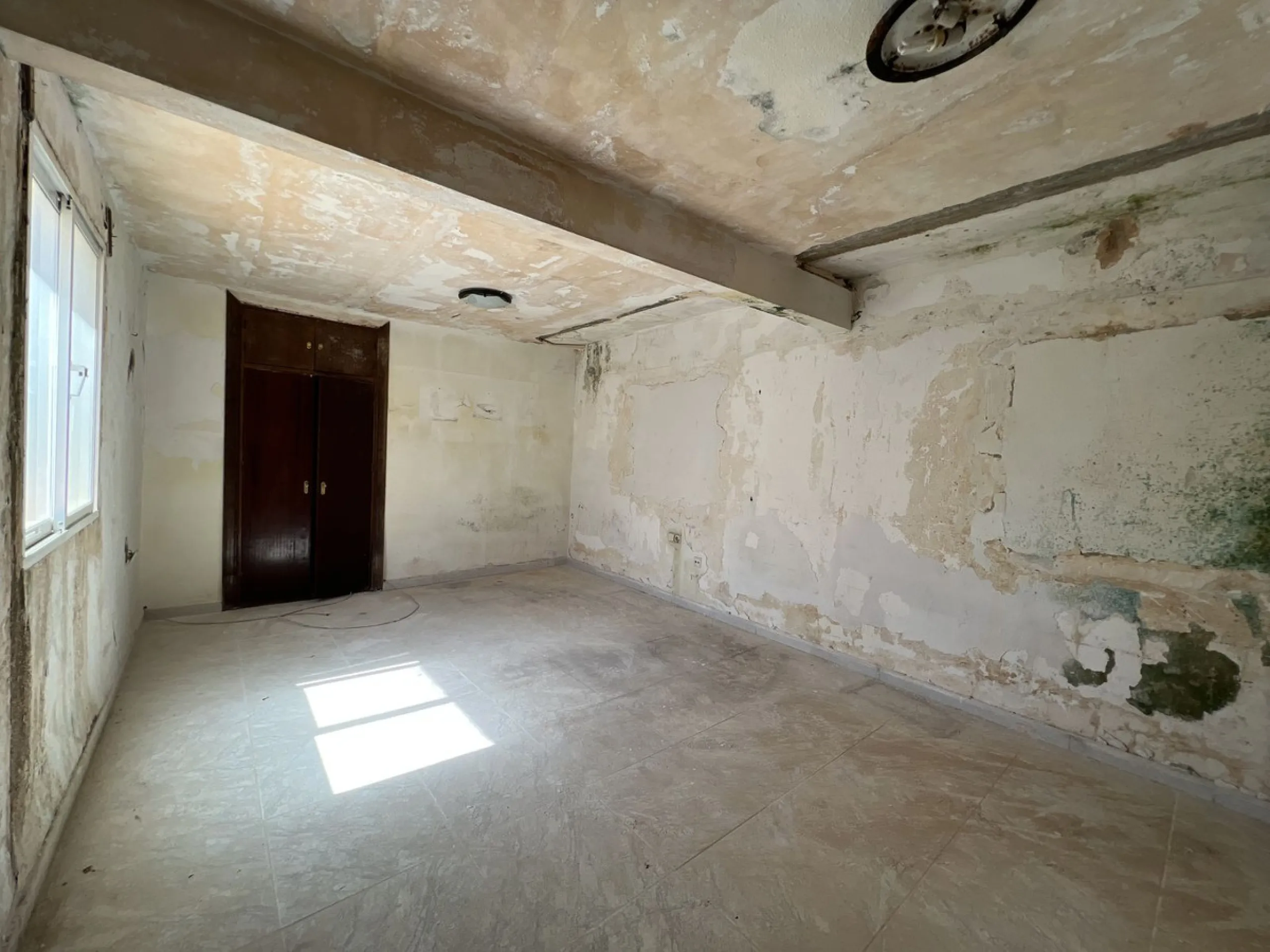 *** Investment Opportunity!!! *** Building to Renovate in Avda Reyes Católicos, Alhaurín de la Torre, Málaga *** Feasibility Study Completed *** Residential Use *** Possibility of Building a Multi-Family Building with 9 Homes with Underground Parking, Sto