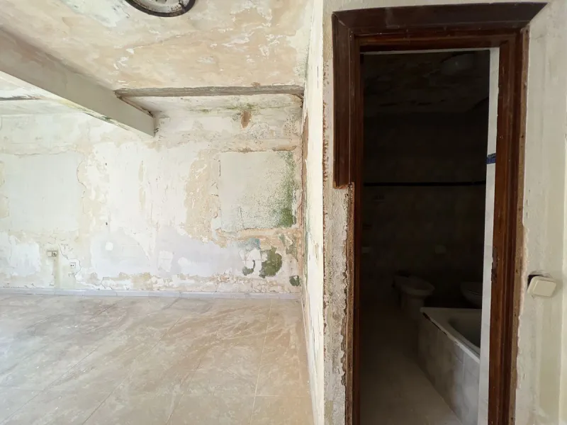 *** Investment Opportunity!!! *** Building to Renovate in Avda Reyes Católicos, Alhaurín de la Torre, Málaga *** Feasibility Study Completed *** Residential Use *** Possibility of Building a Multi-Family Building with 9 Homes with Underground Parking, Sto