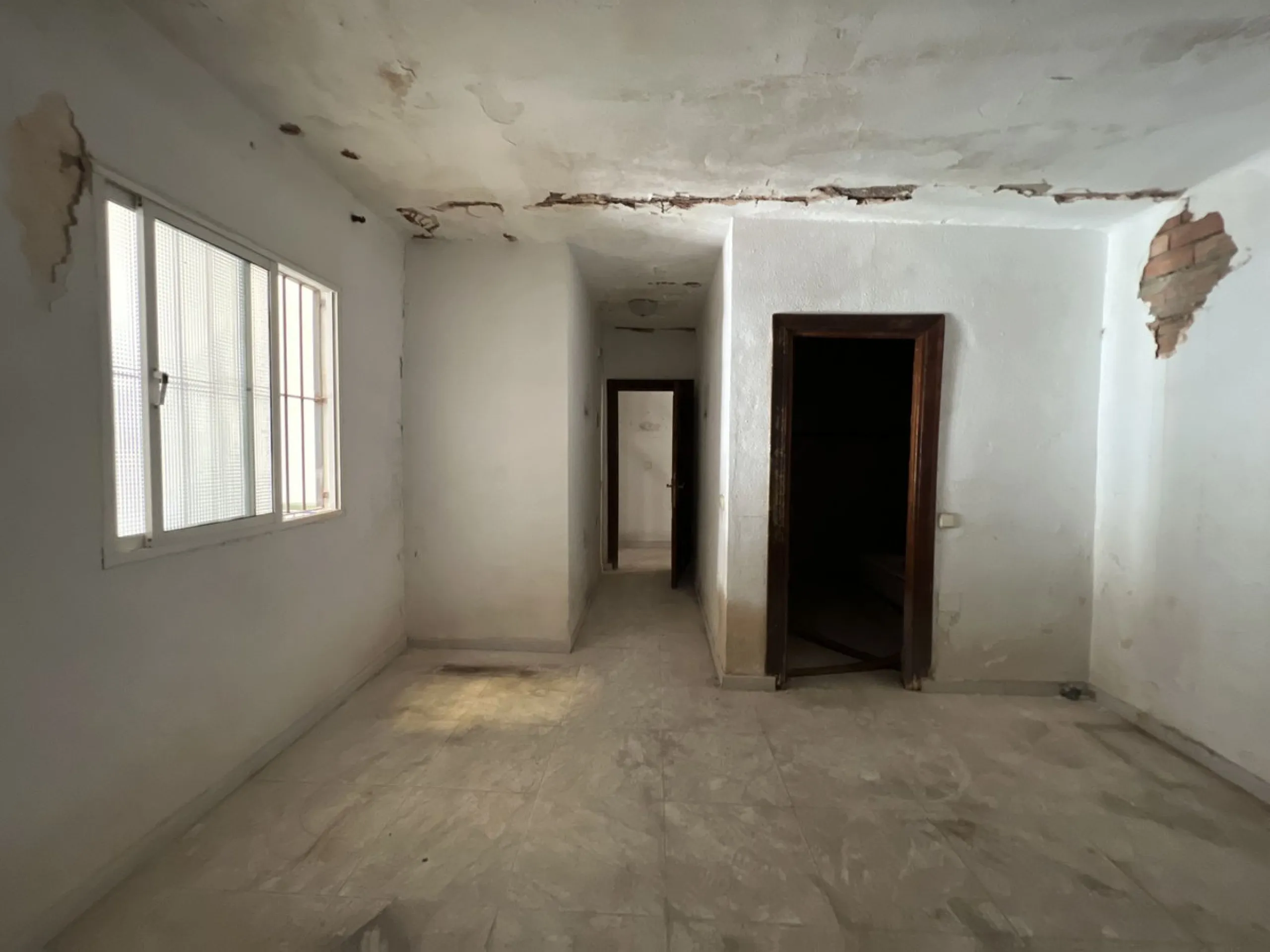 *** Investment Opportunity!!! *** Building to Renovate in Avda Reyes Católicos, Alhaurín de la Torre, Málaga *** Feasibility Study Completed *** Residential Use *** Possibility of Building a Multi-Family Building with 9 Homes with Underground Parking, Sto