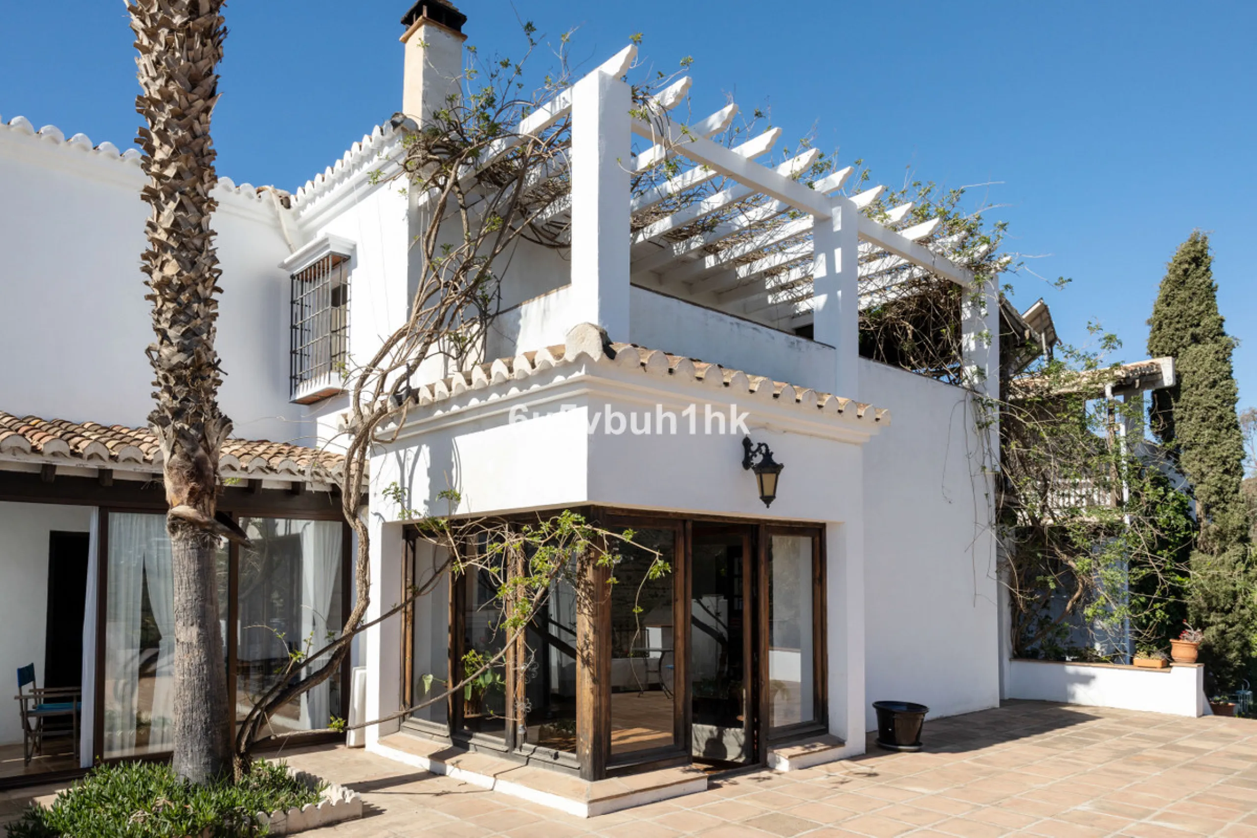This beautiful and spacious property is located in a tranquil setting, perfect for those seeking a peaceful and relaxing environment, in between the villages of Torrox and Frigiliana, just 25 minutes away from the beach.