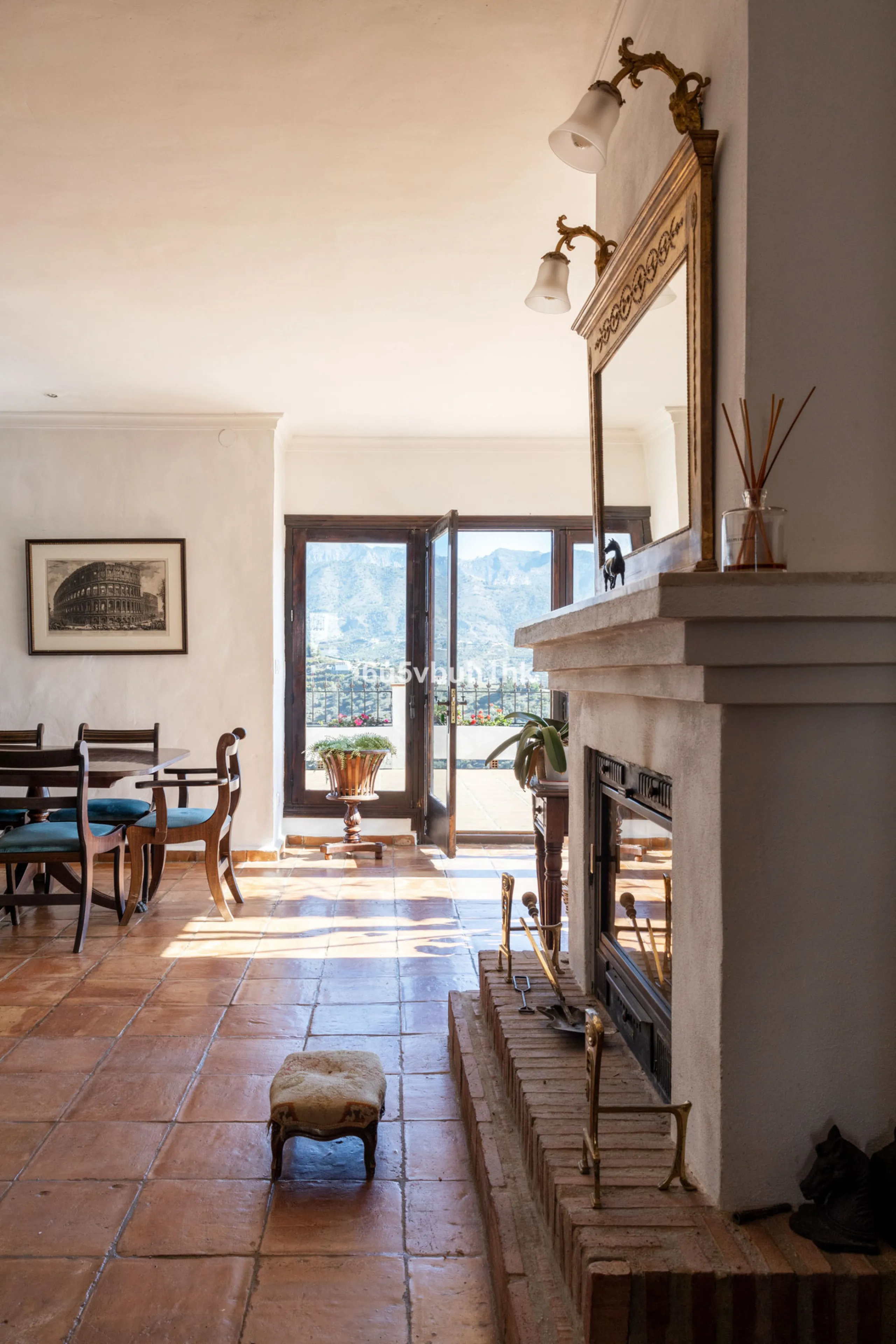 This beautiful and spacious property is located in a tranquil setting, perfect for those seeking a peaceful and relaxing environment, in between the villages of Torrox and Frigiliana, just 25 minutes away from the beach.