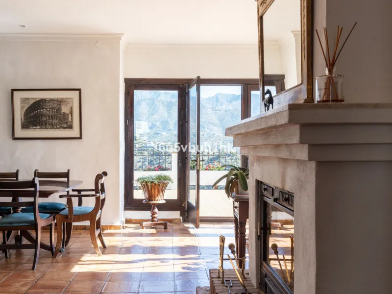 This beautiful and spacious property is located in a tranquil setting, perfect for those seeking a peaceful and relaxing environment, in between the villages of Torrox and Frigiliana, just 25 minutes away from the beach.