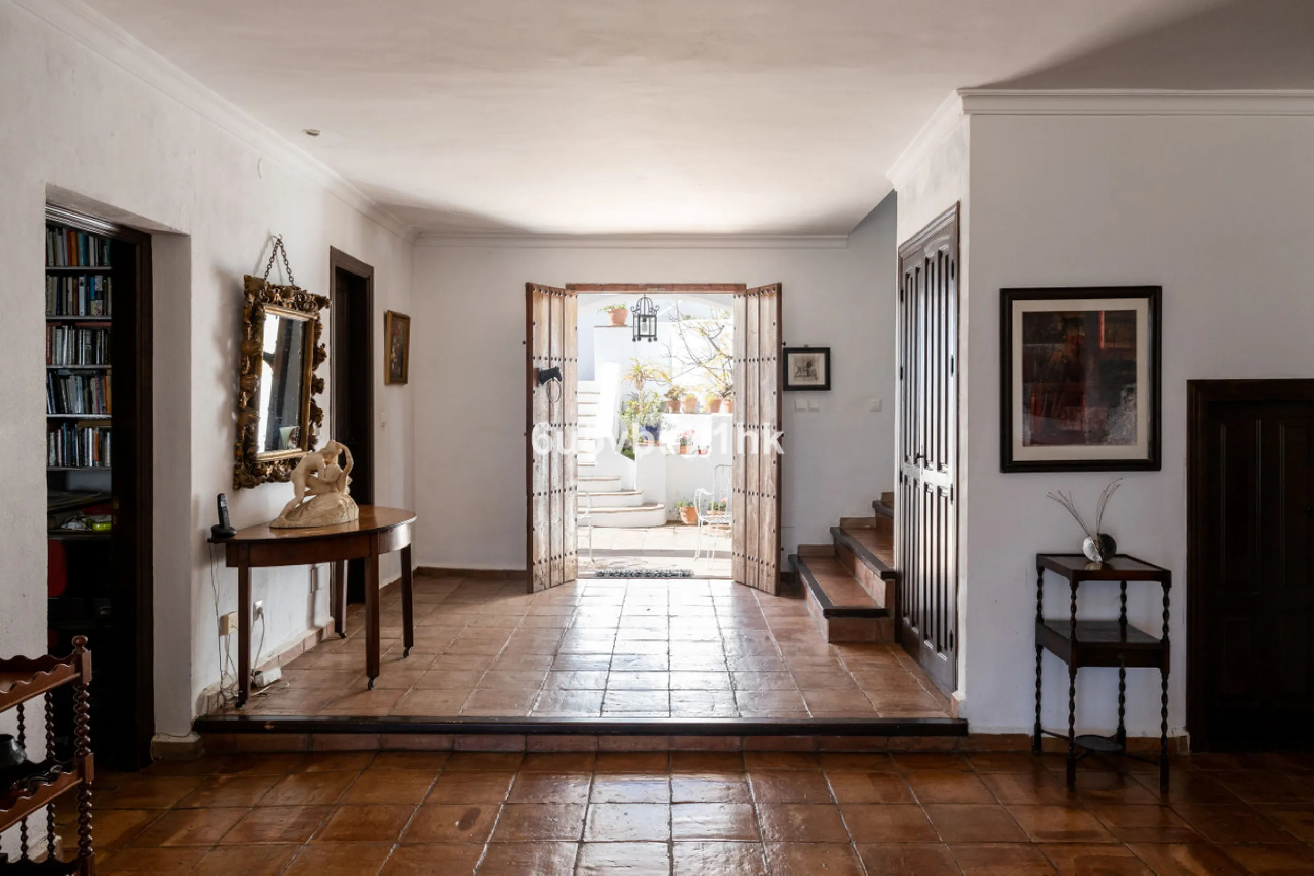 This beautiful and spacious property is located in a tranquil setting, perfect for those seeking a peaceful and relaxing environment, in between the villages of Torrox and Frigiliana, just 25 minutes away from the beach.