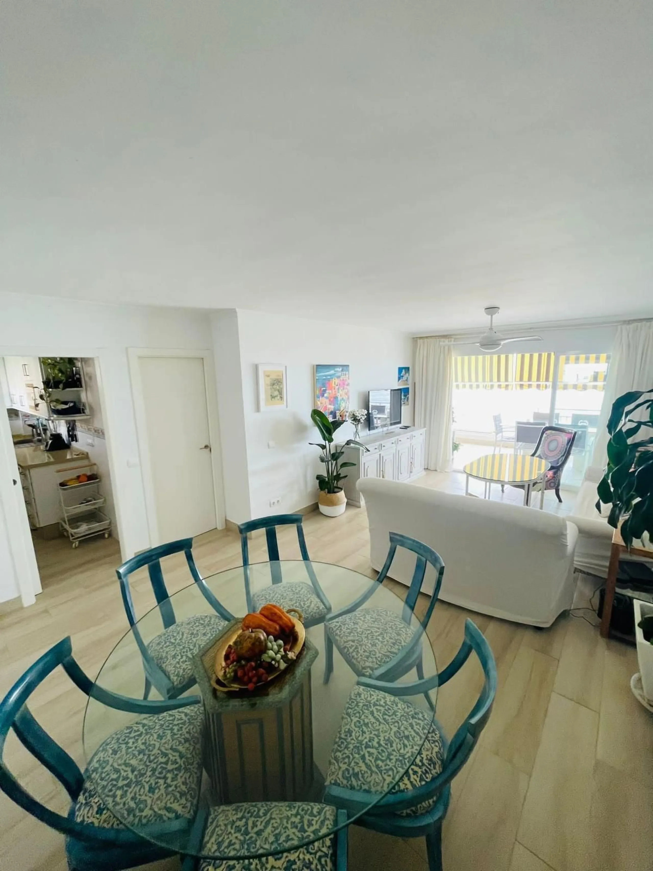 Apartment - Middle Floor Apartment в продаже в Fuengirola, Málaga. В доме 2 спален и 1 ванных комнат. Площадь дома 82 м²